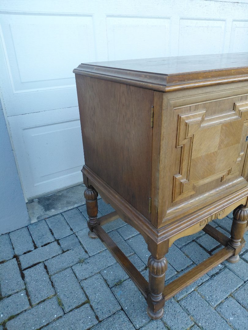 Vintage (1945) Danish sideboard in Jacobsen style with a beautiful history, C. Høybye &amp; son furniture establishment