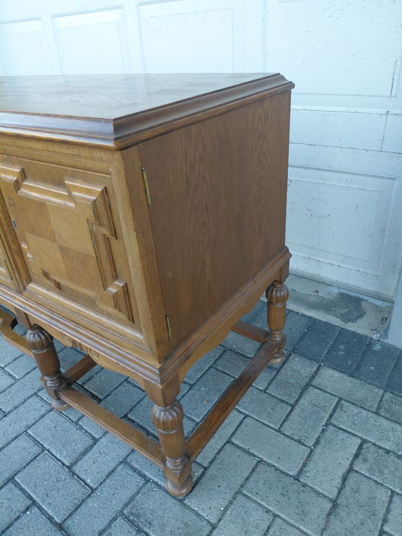 Vintage (1945) Danish sideboard in Jacobsen style with a beautiful history, C. Høybye &amp; son furniture establishment