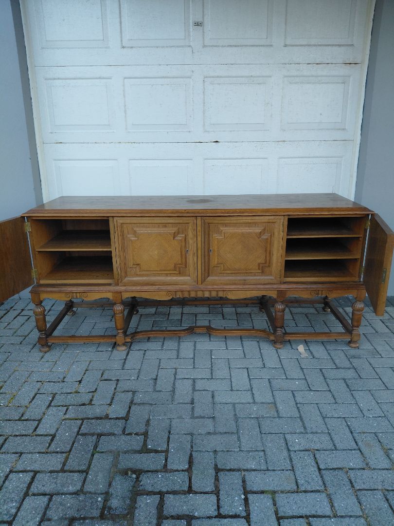 Vintage (1945) Danish sideboard in Jacobsen style with a beautiful history, C. Høybye &amp; son furniture establishment