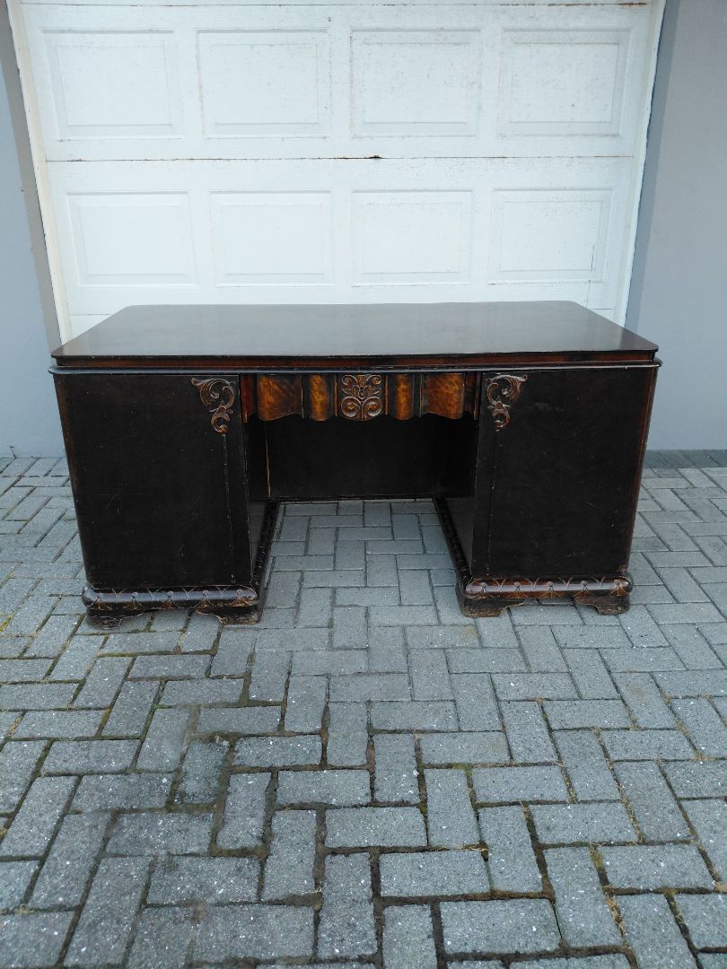 Antique desk (1880-1890) with shelves on the front