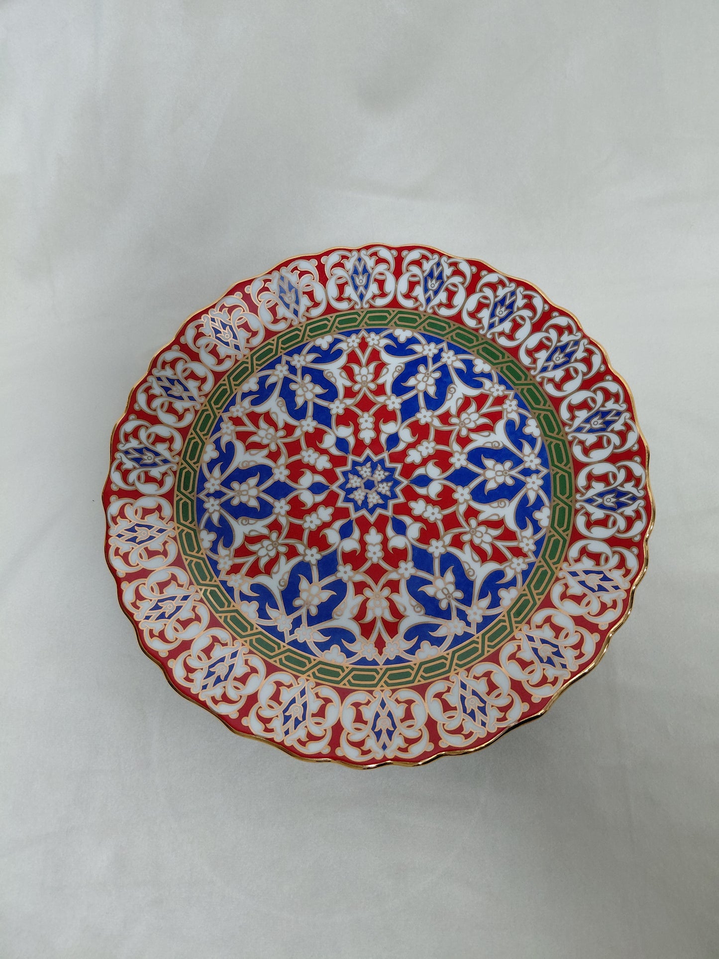 Handmálaður tyrkneskur  "Ottoman" diskur / veggplatti (1990s-2000s), Güral Porselen