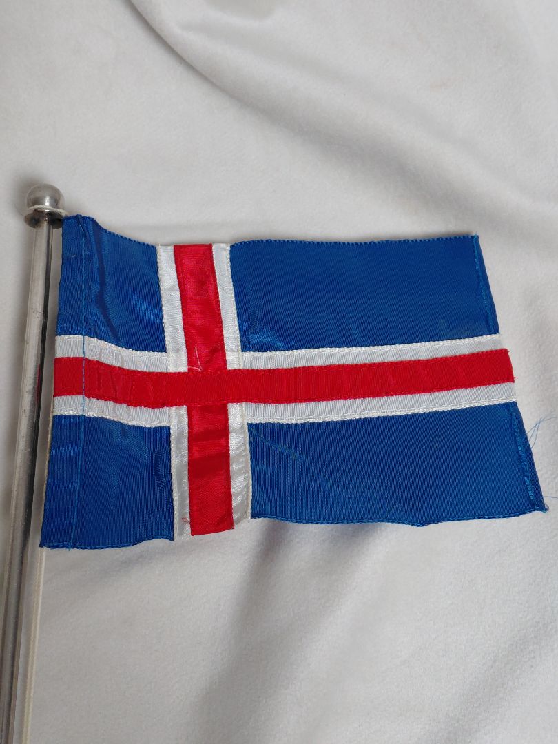 Íslensk fánastöng á borð "Lýðveldistakan 1944"
