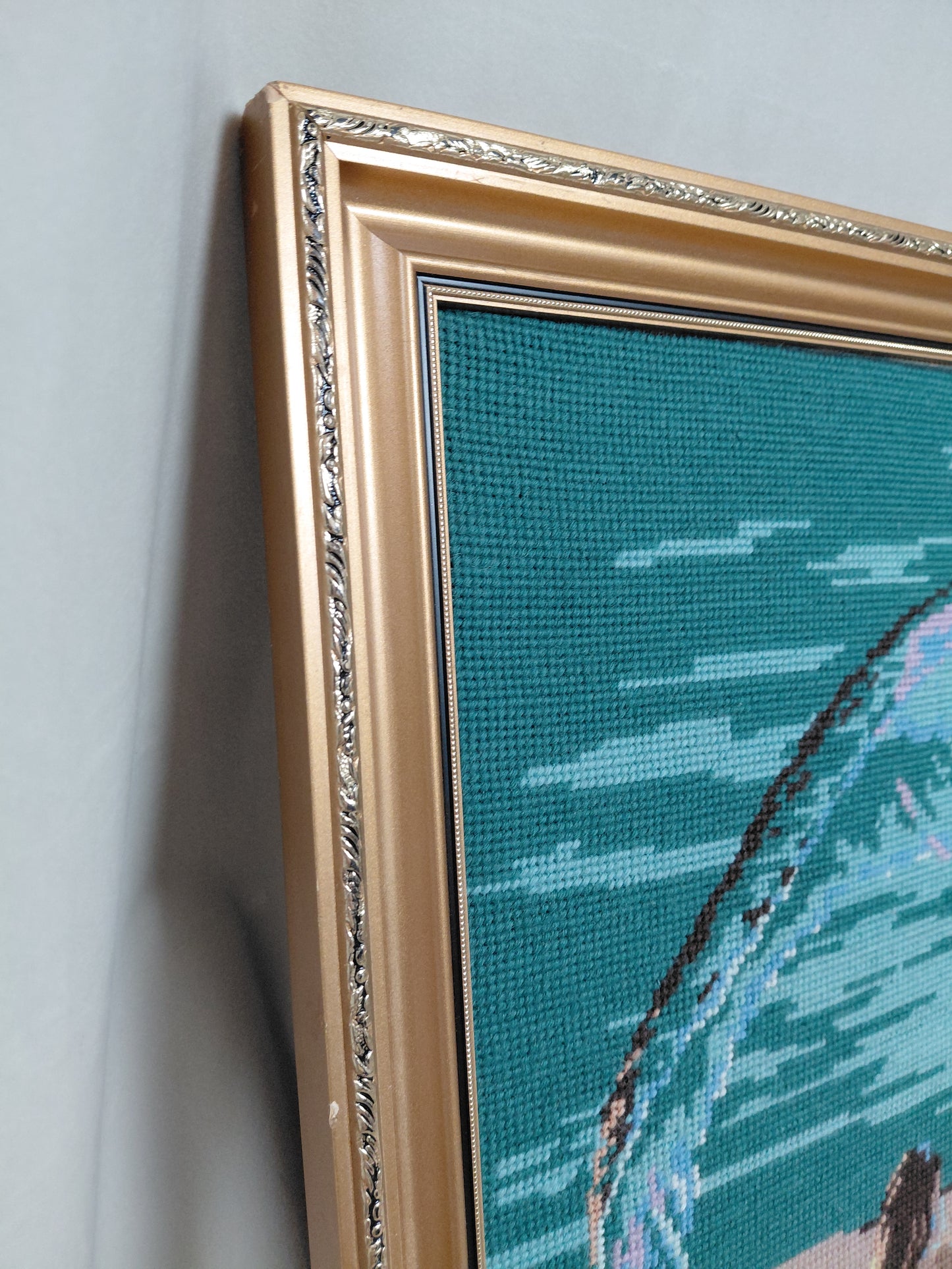 Vintage handsaumuð mynd "Lada og Svanurinn" (1970s), Lada & svanurinn