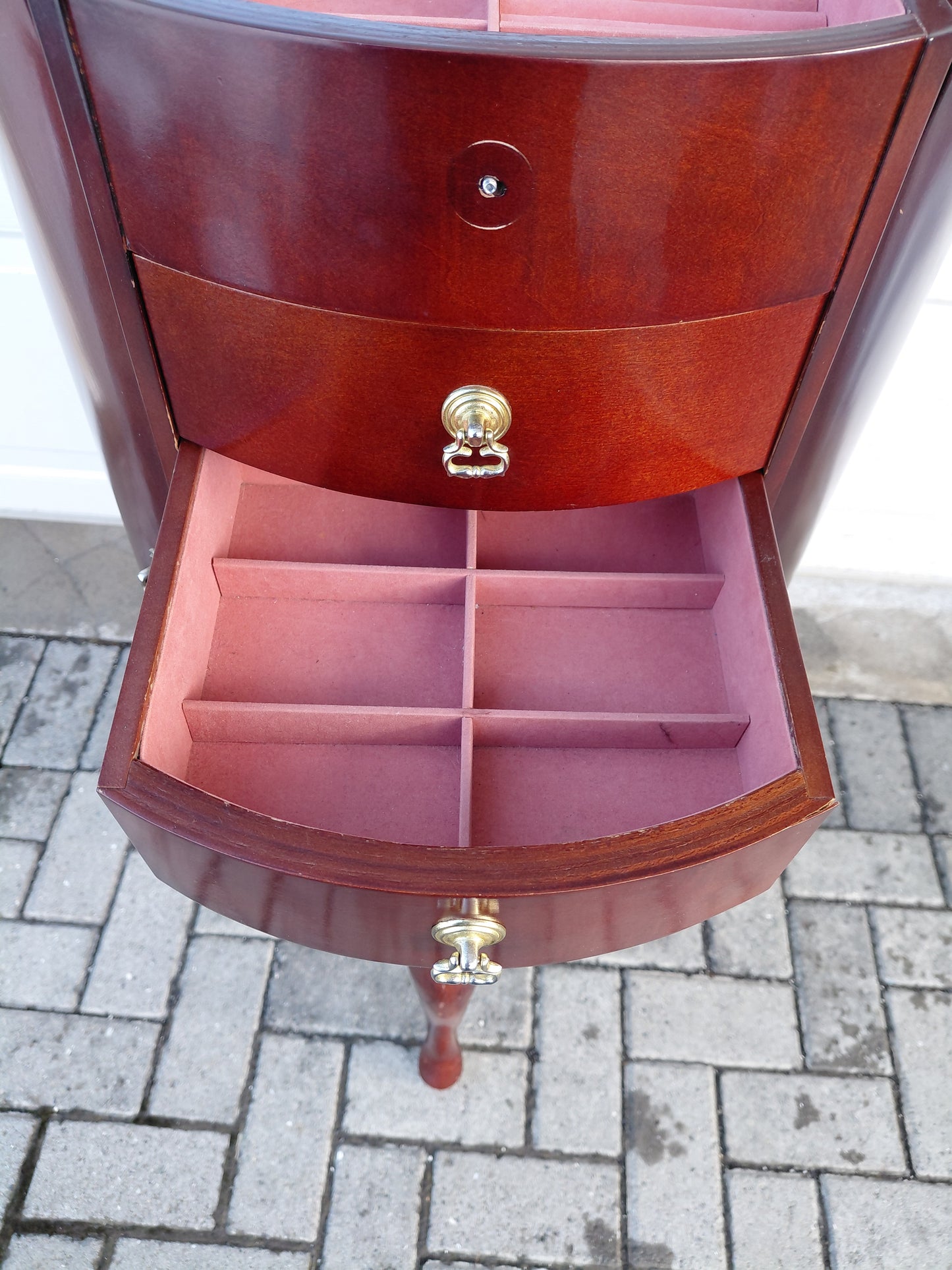 Vintage skartgripaskápur (1986), Draumland