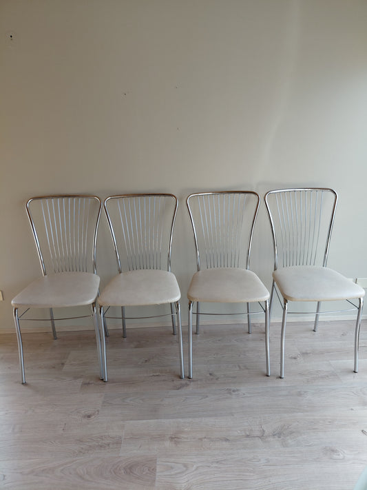 Eldhússtólar (4 stk) króm og hvítar sessur