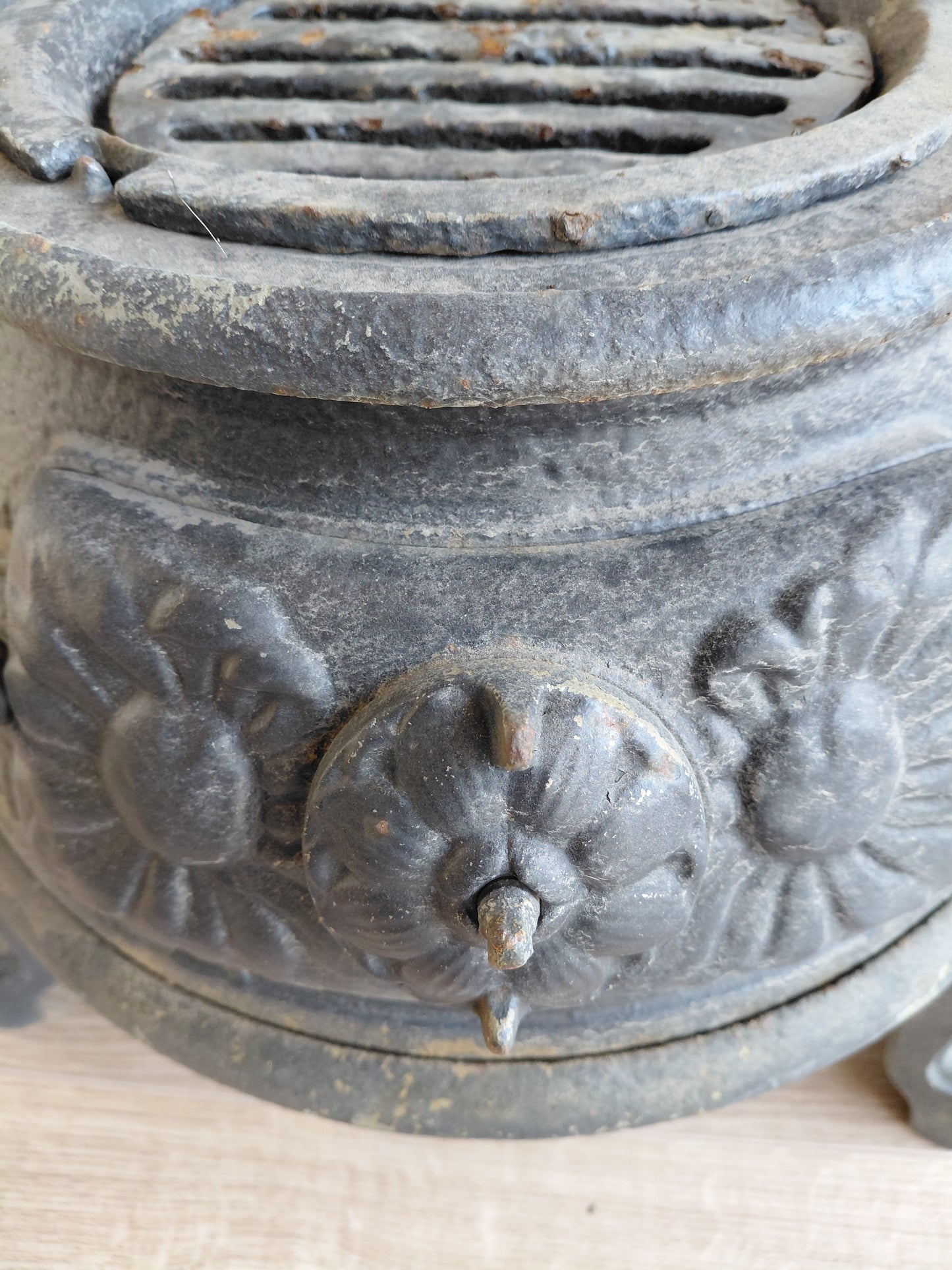 Lítil steypujárns antík kamína (1900s)