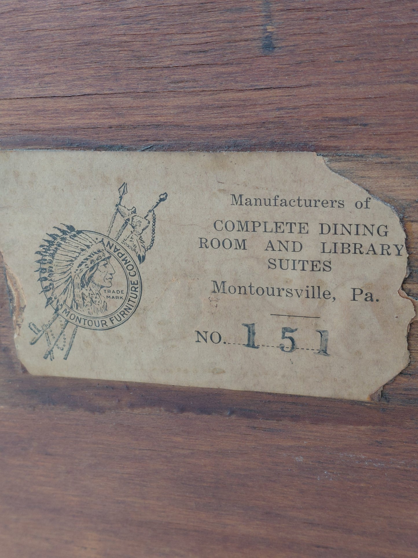 Antík lítill stofu skápur (1910-1950), Montour Furniture Company