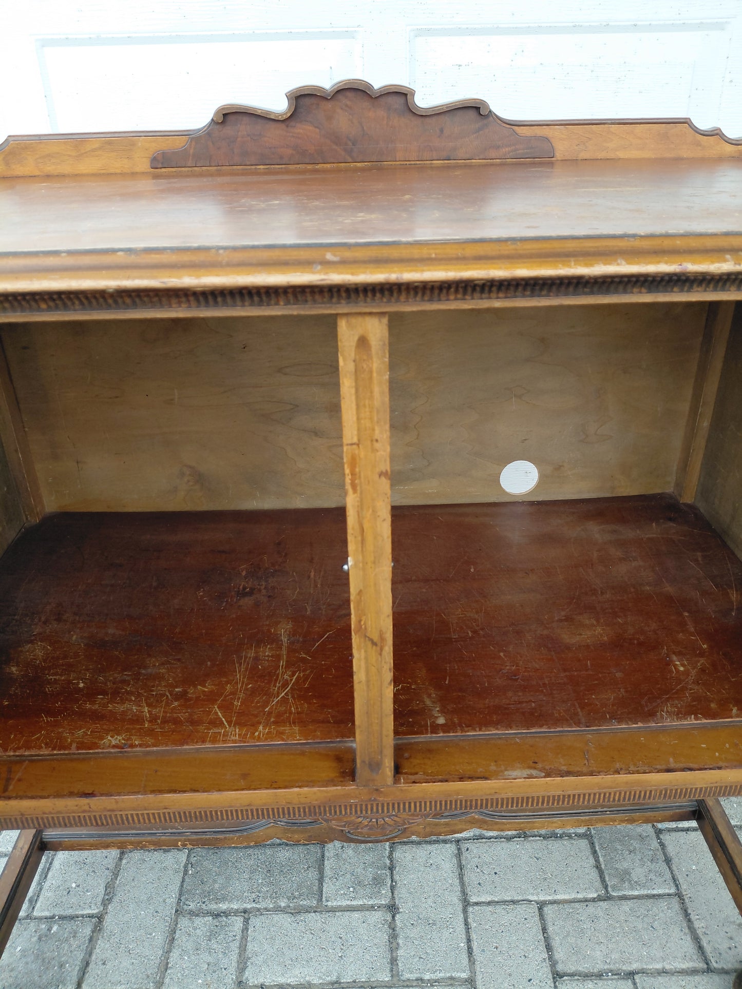 Antík lítill stofu skápur (1910-1950), Montour Furniture Company