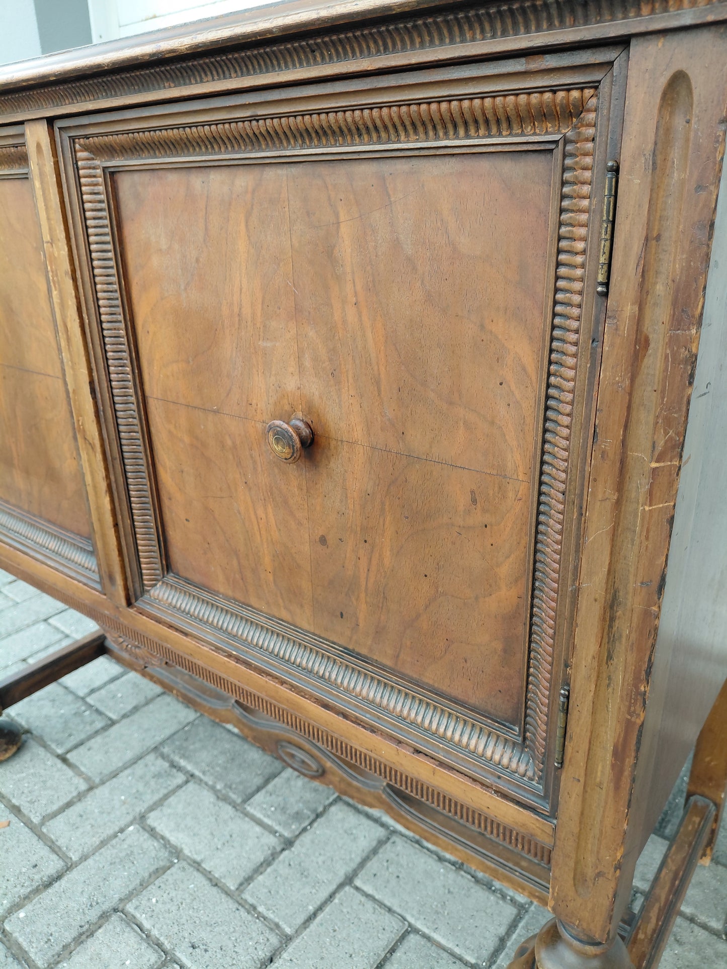 Antík lítill stofu skápur (1910-1950), Montour Furniture Company