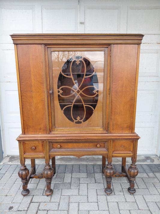 Antík glerkápur (1910-1950),  Montour Furniture Company