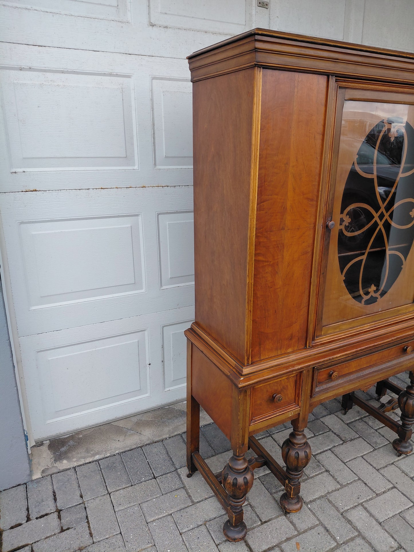 Antík glerkápur (1910-1950),  Montour Furniture Company