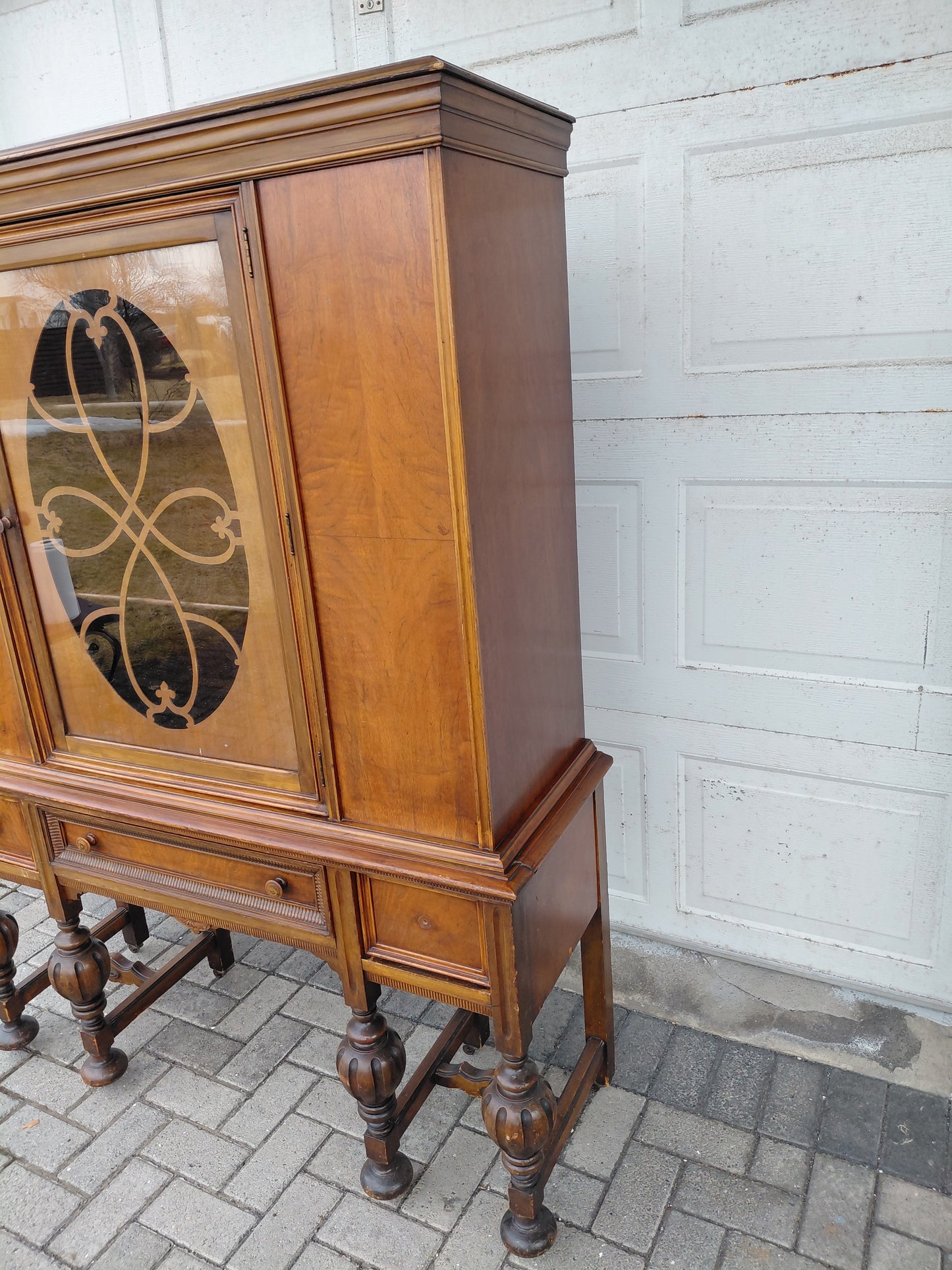 Antík glerkápur (1910-1950),  Montour Furniture Company