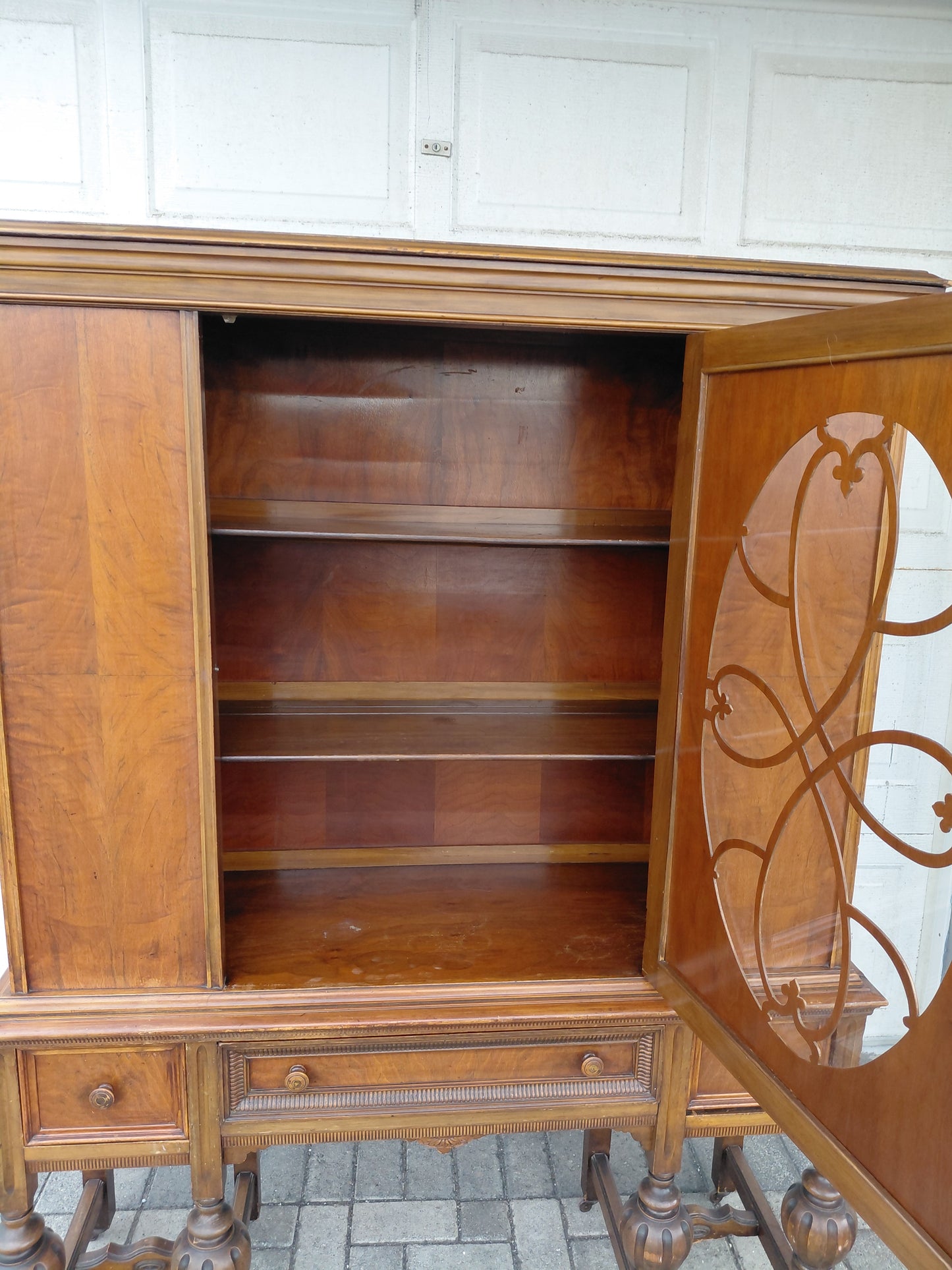 Antík glerkápur (1910-1950),  Montour Furniture Company
