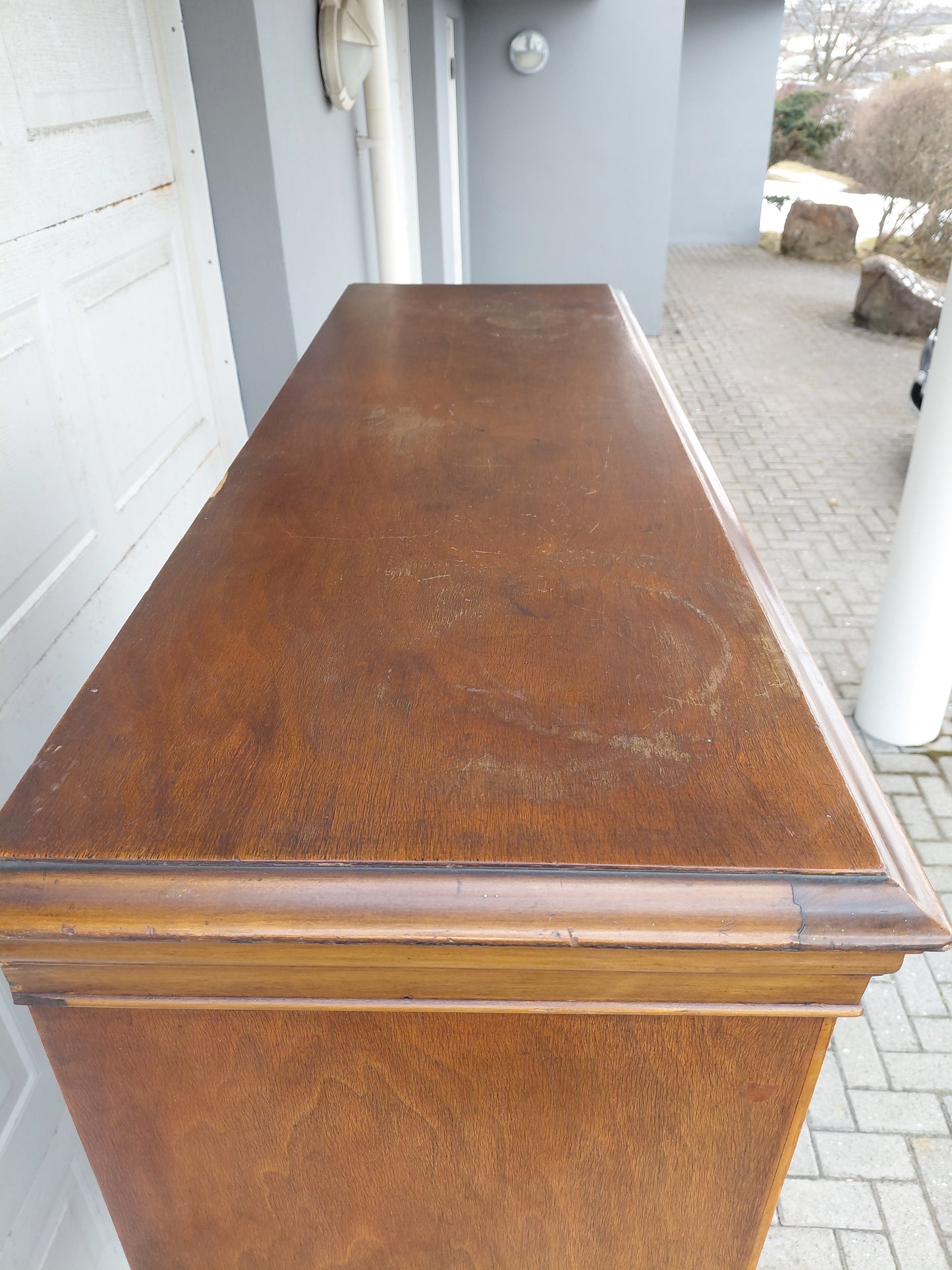 Antík glerkápur (1910-1950),  Montour Furniture Company