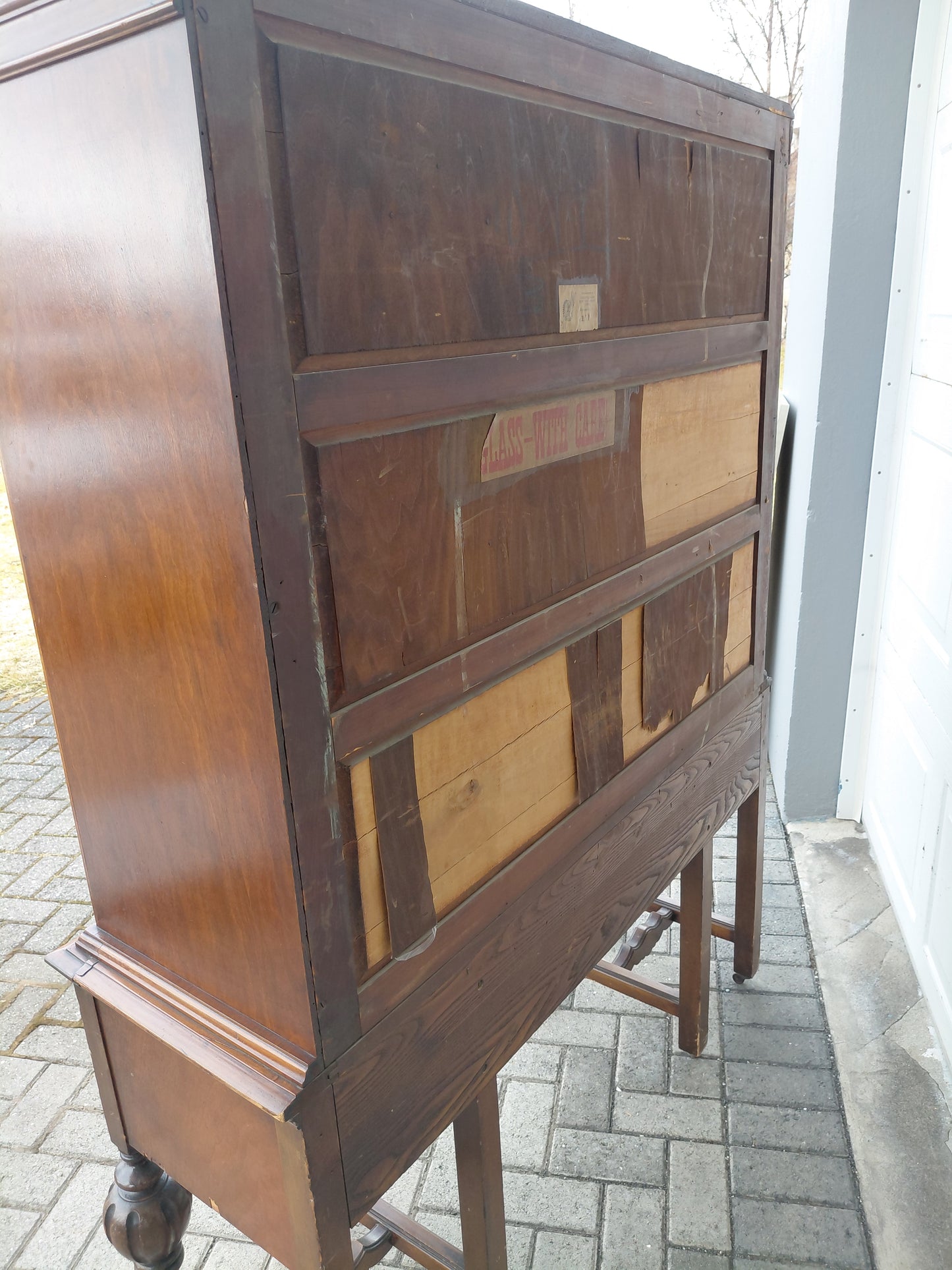 Antík glerkápur (1910-1950),  Montour Furniture Company