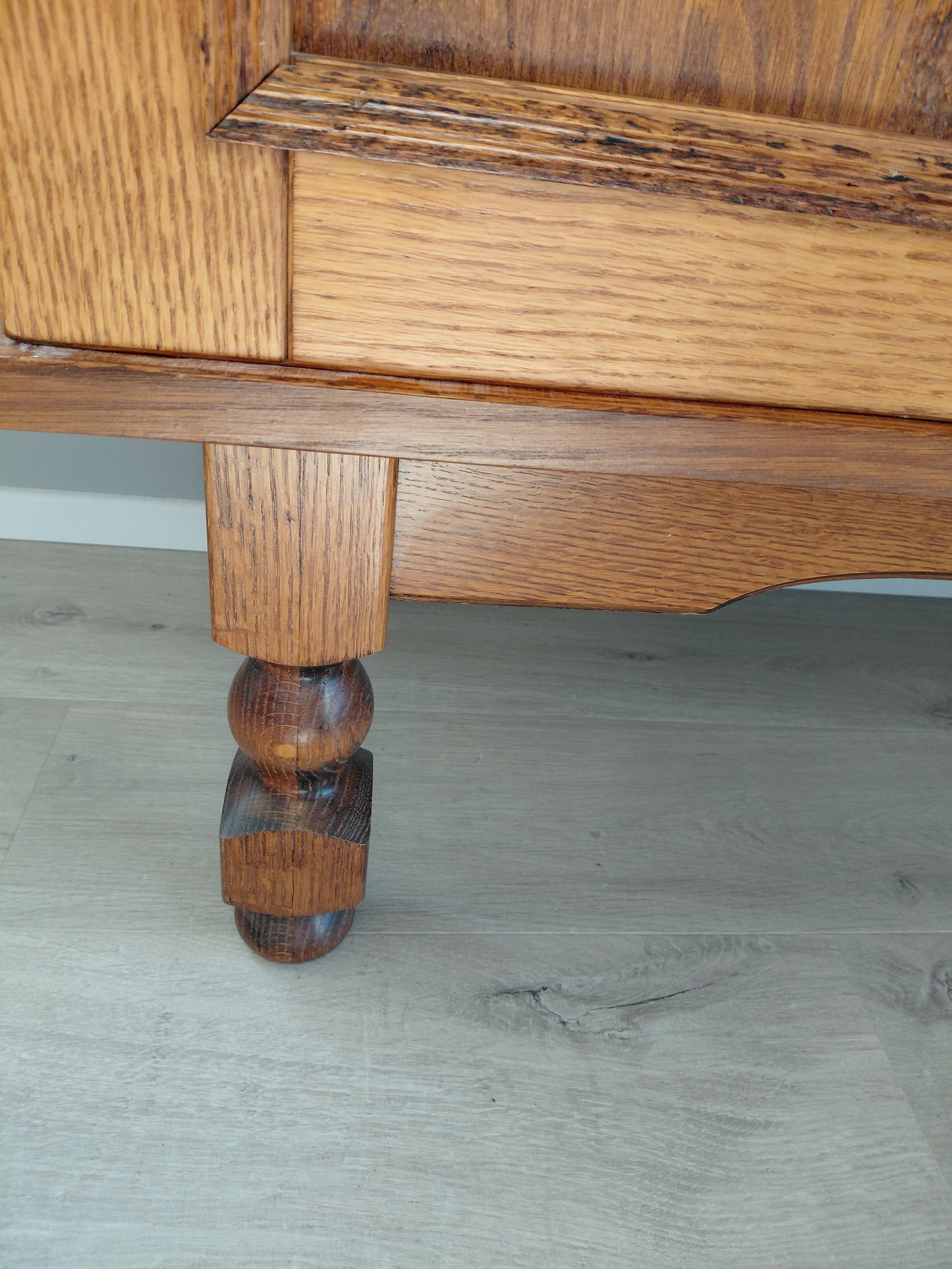 Antík skenkur með bar (1900-1930)