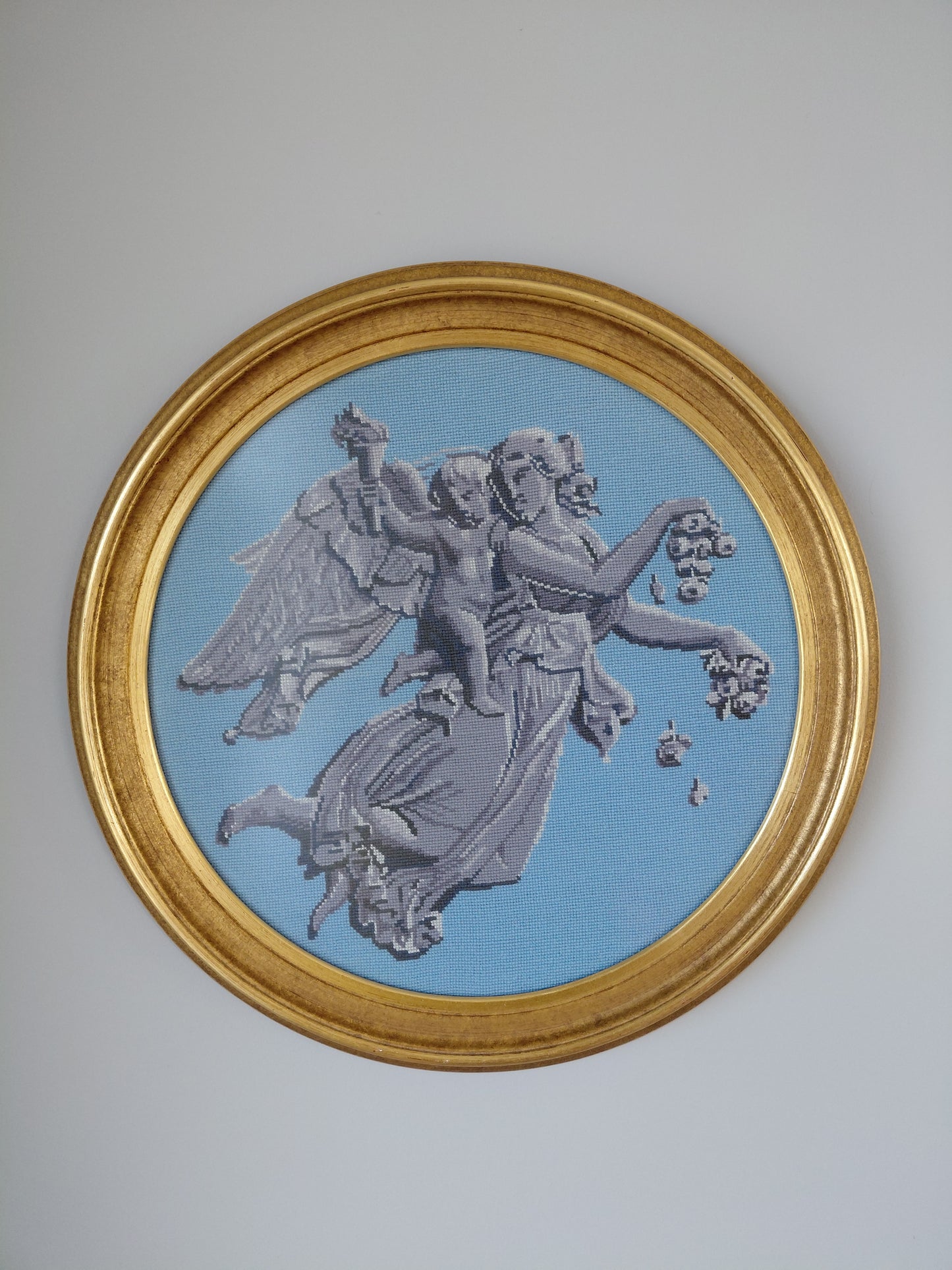 Vintage handsaumuð mynd af englum hringlaga (Ø49 cm)