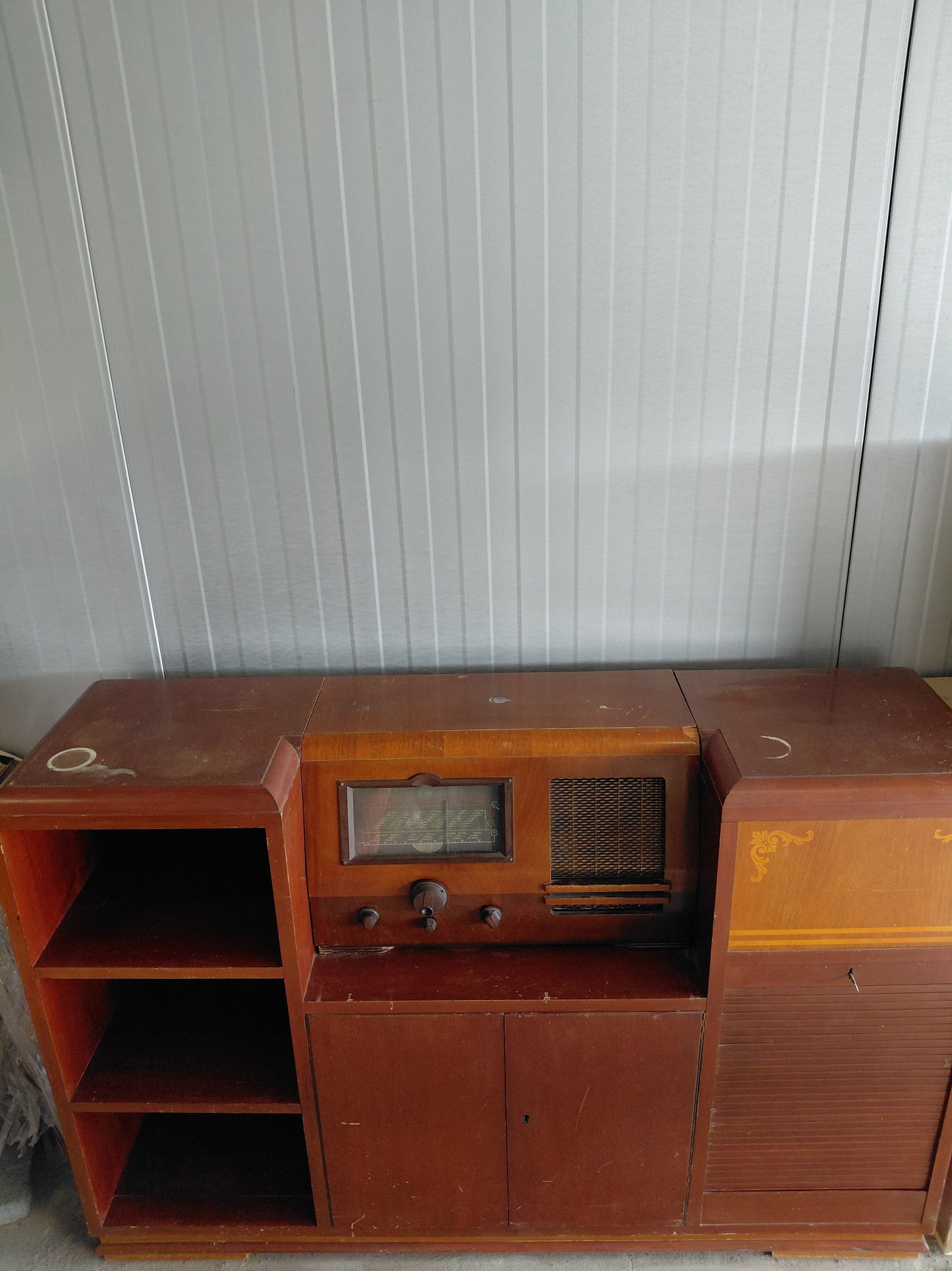 Antík útvarp og plötuspilari í skáp (1930-1940), Marconi