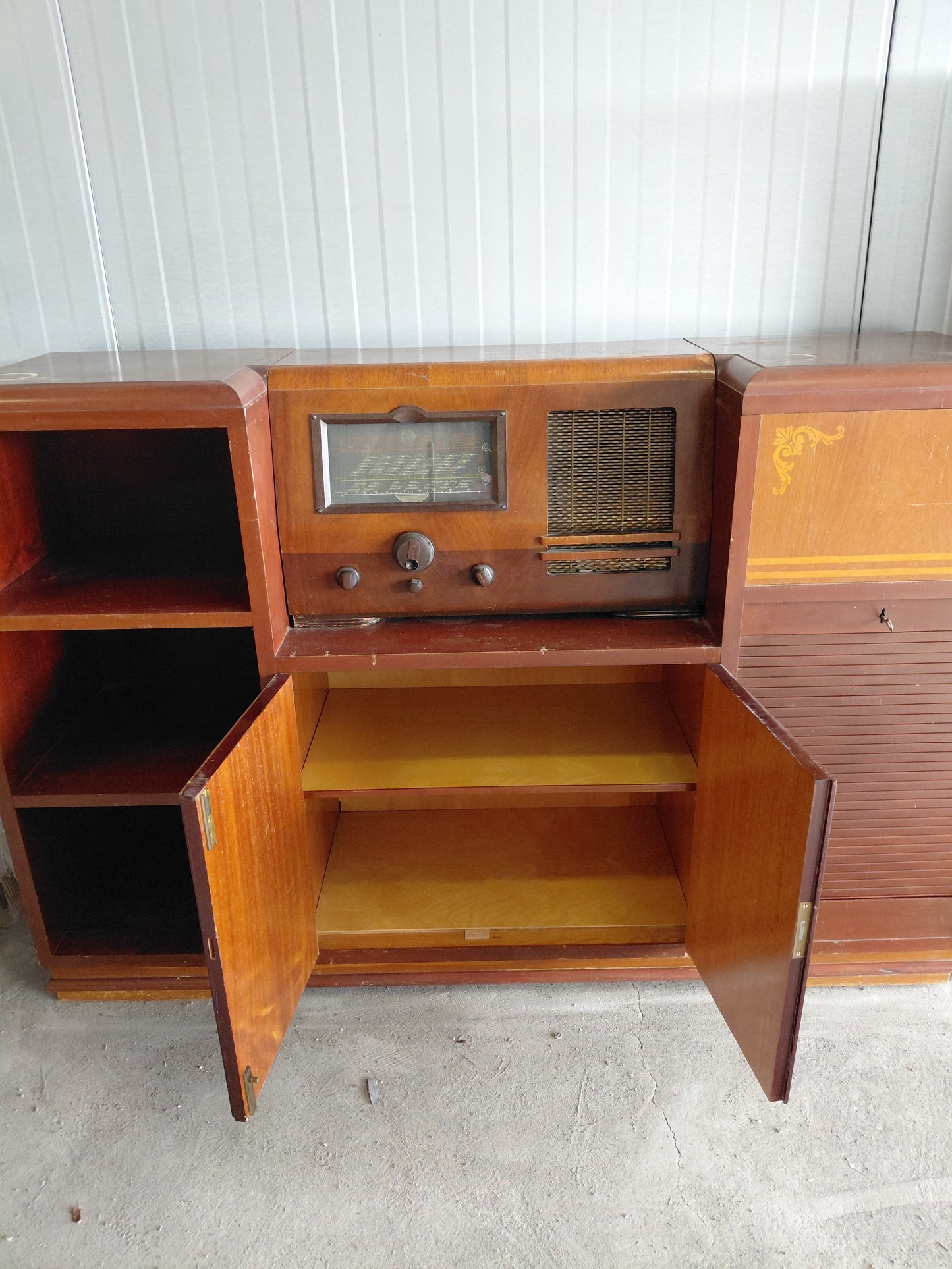 Antík útvarp og plötuspilari í skáp (1930-1940), Marconi