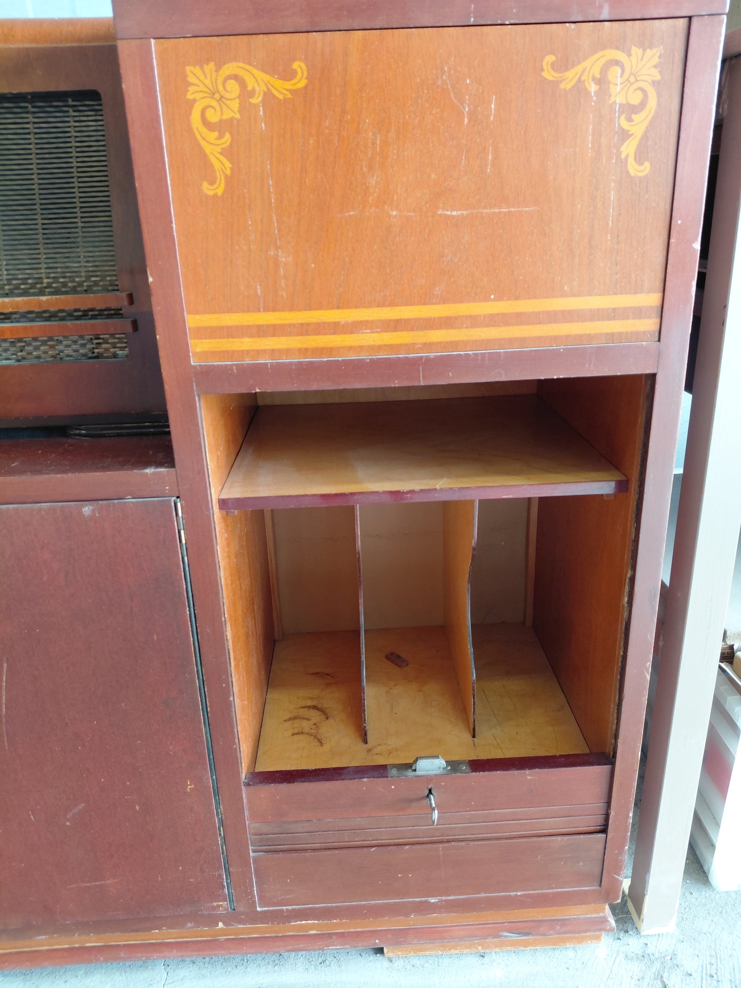 Antík útvarp og plötuspilari í skáp (1930-1940), Marconi