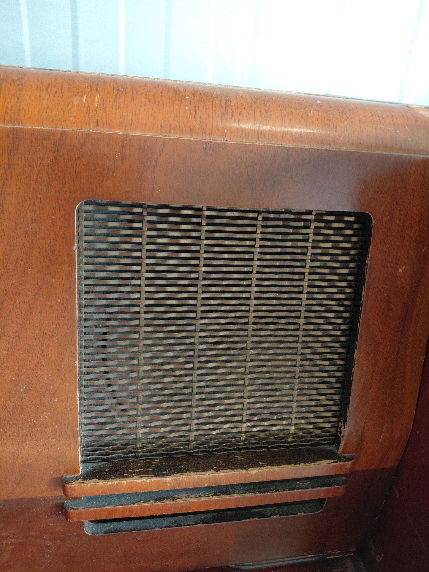 Antík útvarp og plötuspilari í skáp (1930-1940), Marconi