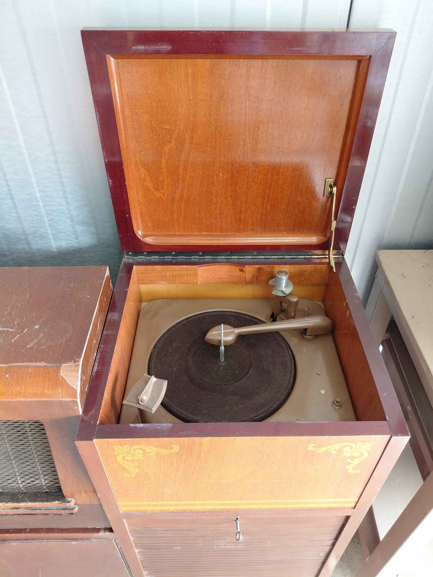 Antík útvarp og plötuspilari í skáp (1930-1940), Marconi