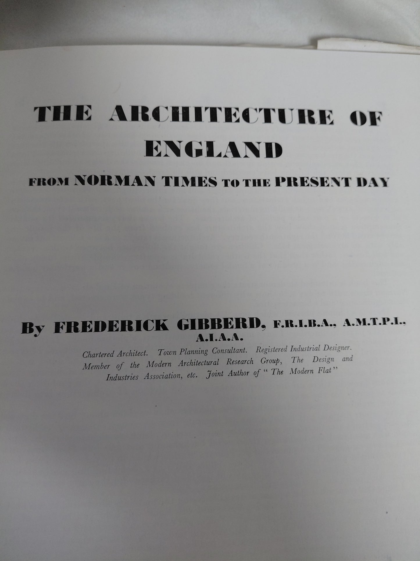 The architecture of Englind (7. útgáfa, ár 1945) - harðkápa, Frederick Gibberd, F.R.I.B.A., A.M.T.P.I., A.I.A.A.