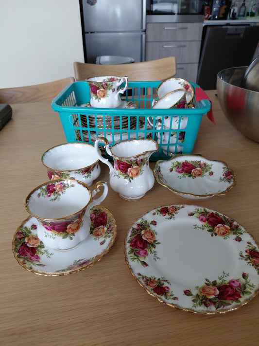 Enska sveitarósin "Old country rose" fyrir 6 manns, Royal Albert