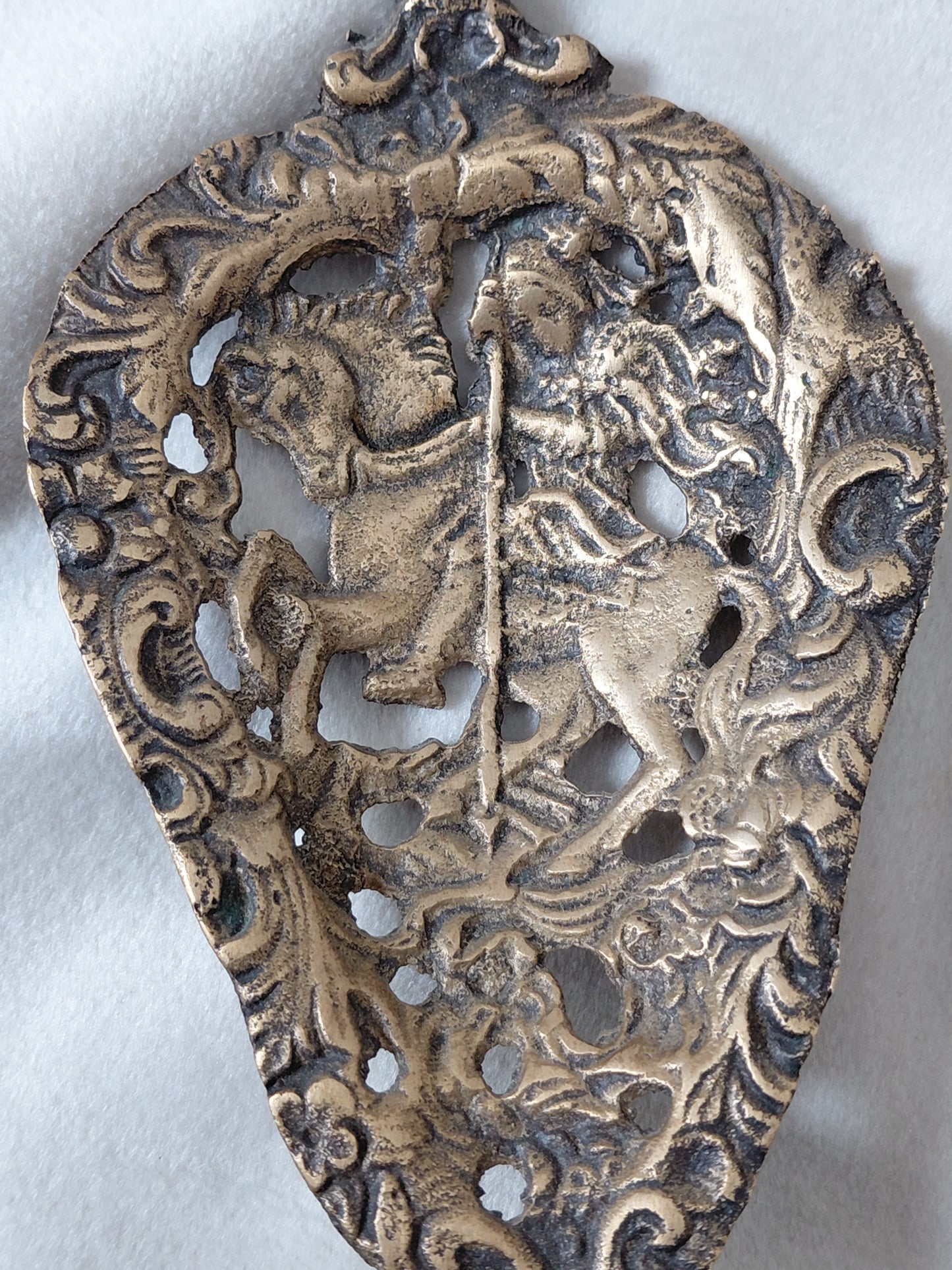Vintage ítölsk stór köku / pie brass skeið (St. George and the Dragon), Ítalía