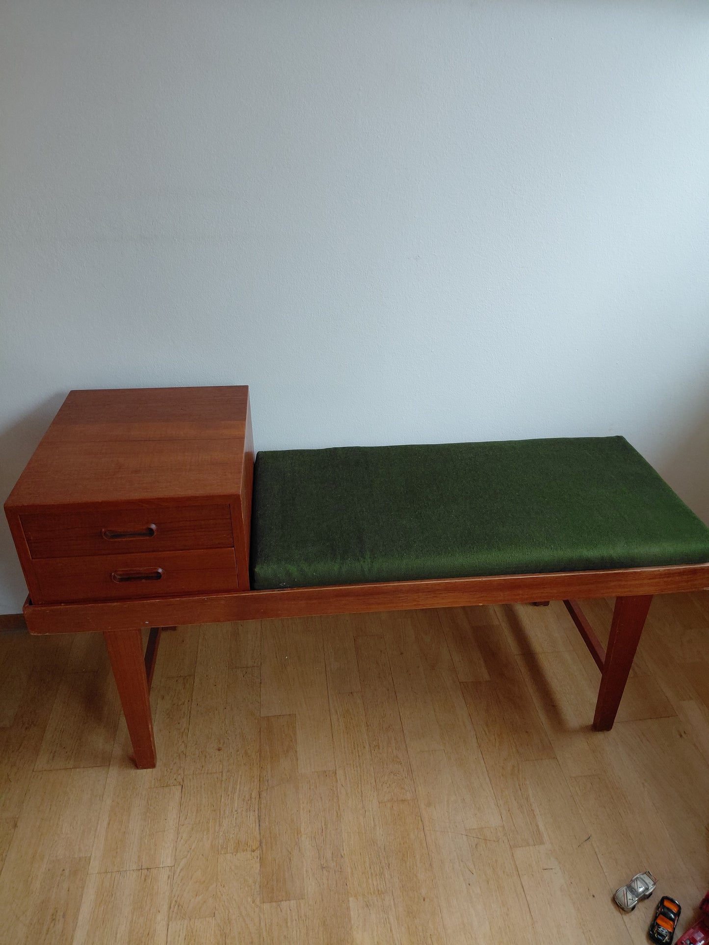 Vintage tekk símaborð (1960s), Benoný