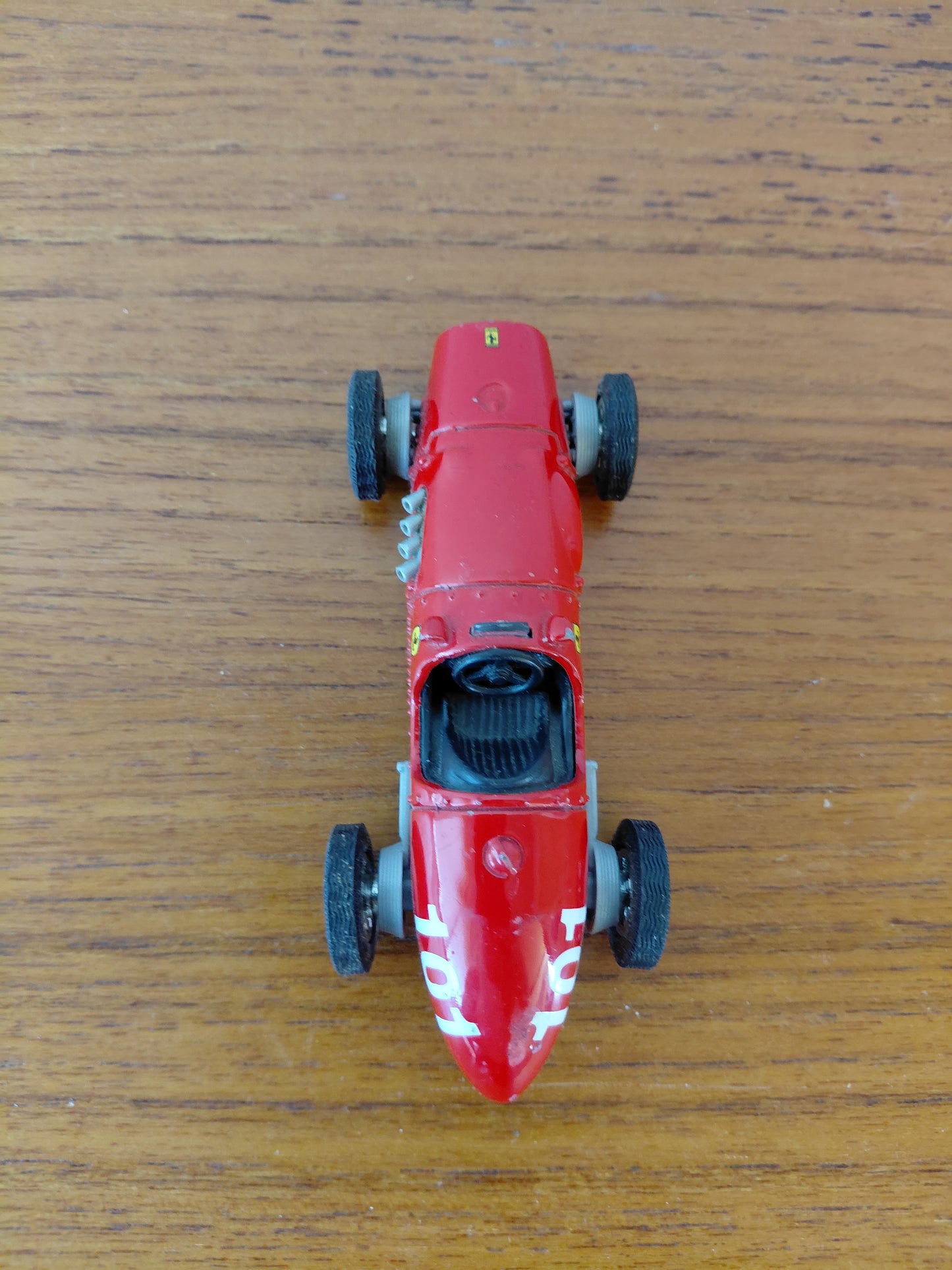 Kappakstursbíll módel (1996) af Ferrari 500 F2 , ár 1952 „Shell Collezione Classico“, Maisto