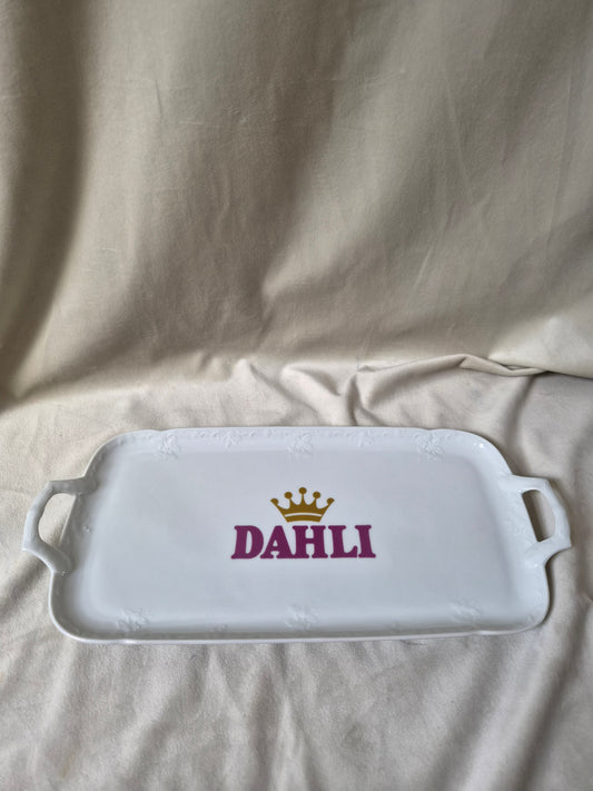 Ílangur postulínsdiskur merktur Dahli, Kaiser