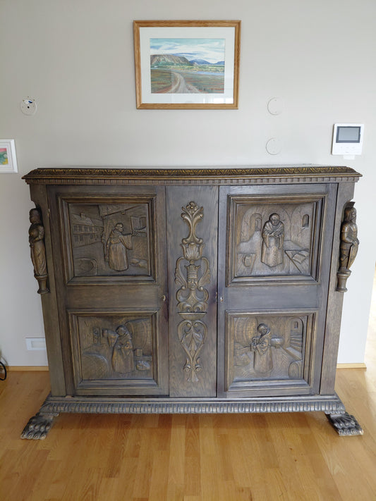 Antík skápur í Gothic Revival stíl (1880-1900), Antík