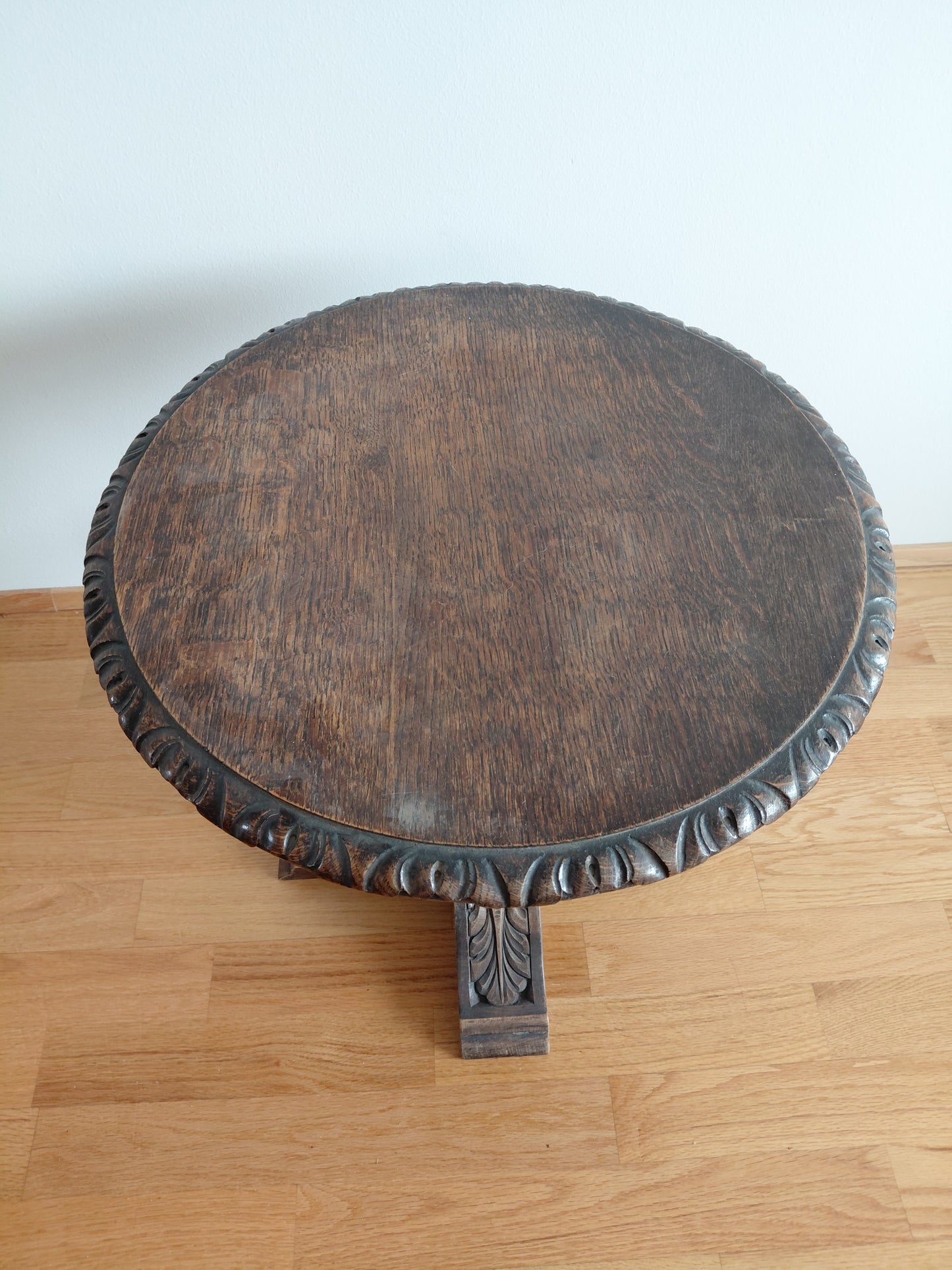 Antík lítið hringlaga borð gegnheil eik (1920-1950), Antík