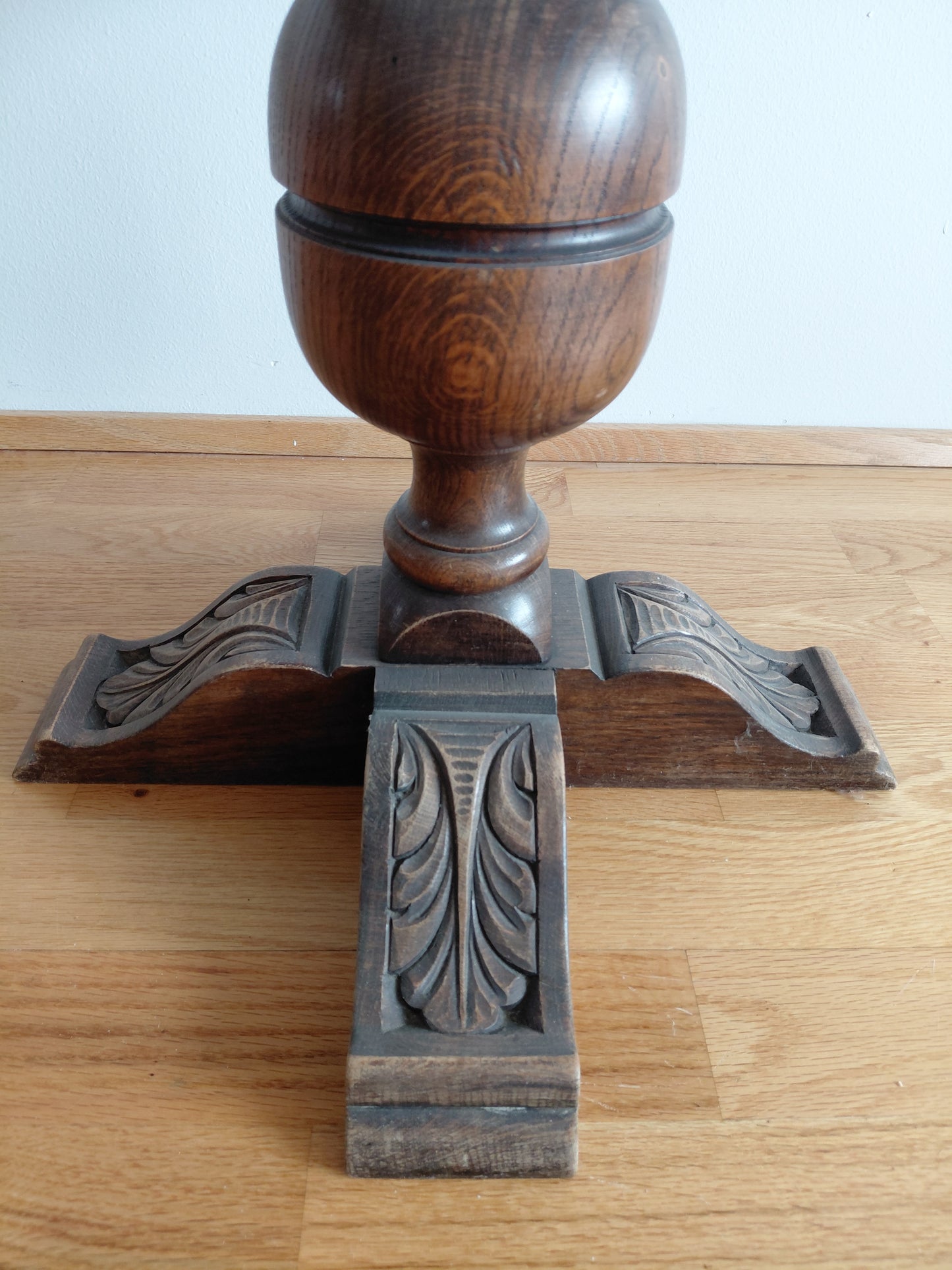 Antík lítið hringlaga borð gegnheil eik (1920-1950), Antík