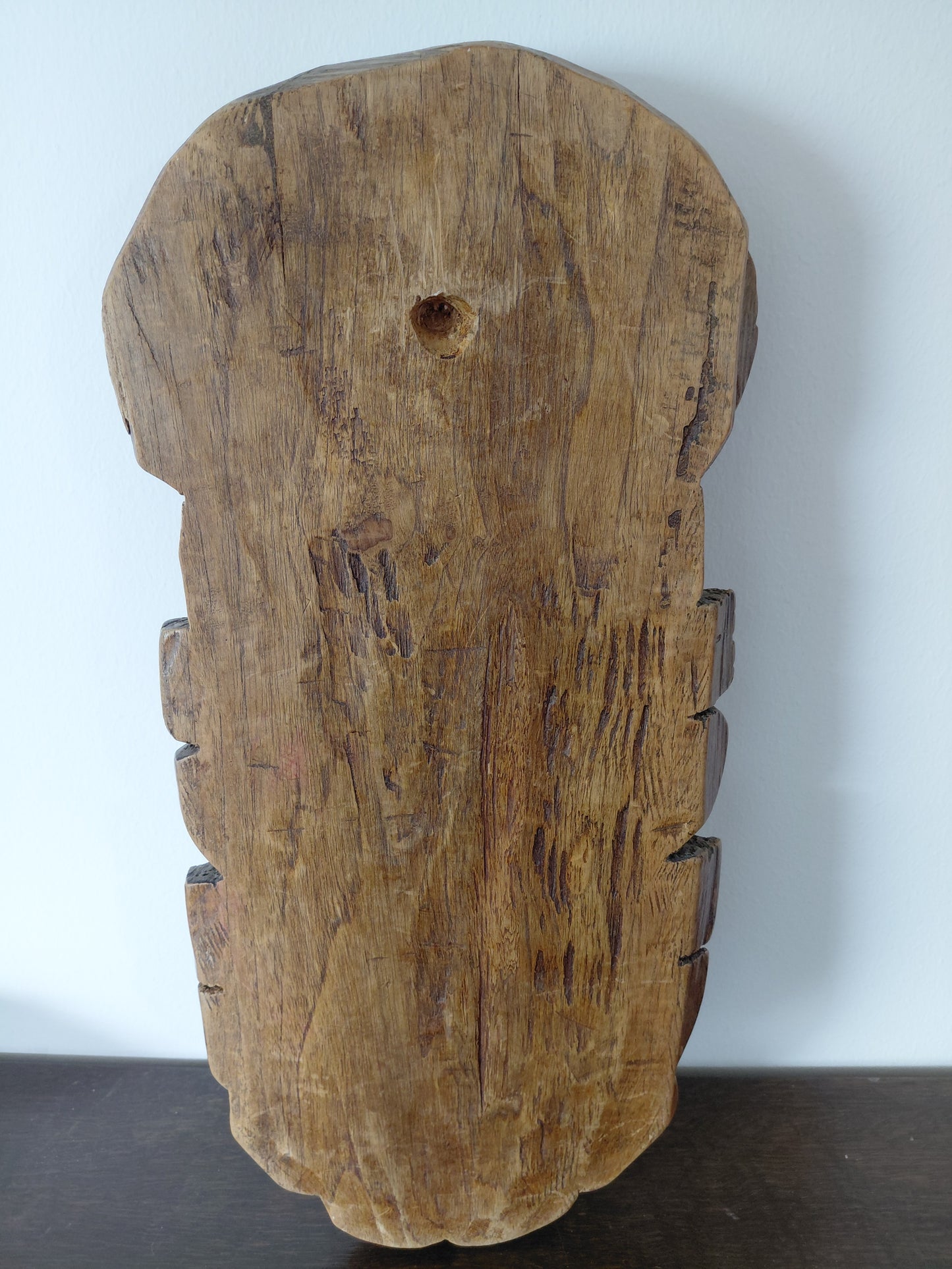 Glæsileg handskorin afrísk viðargríma (Iyoba / Benin)