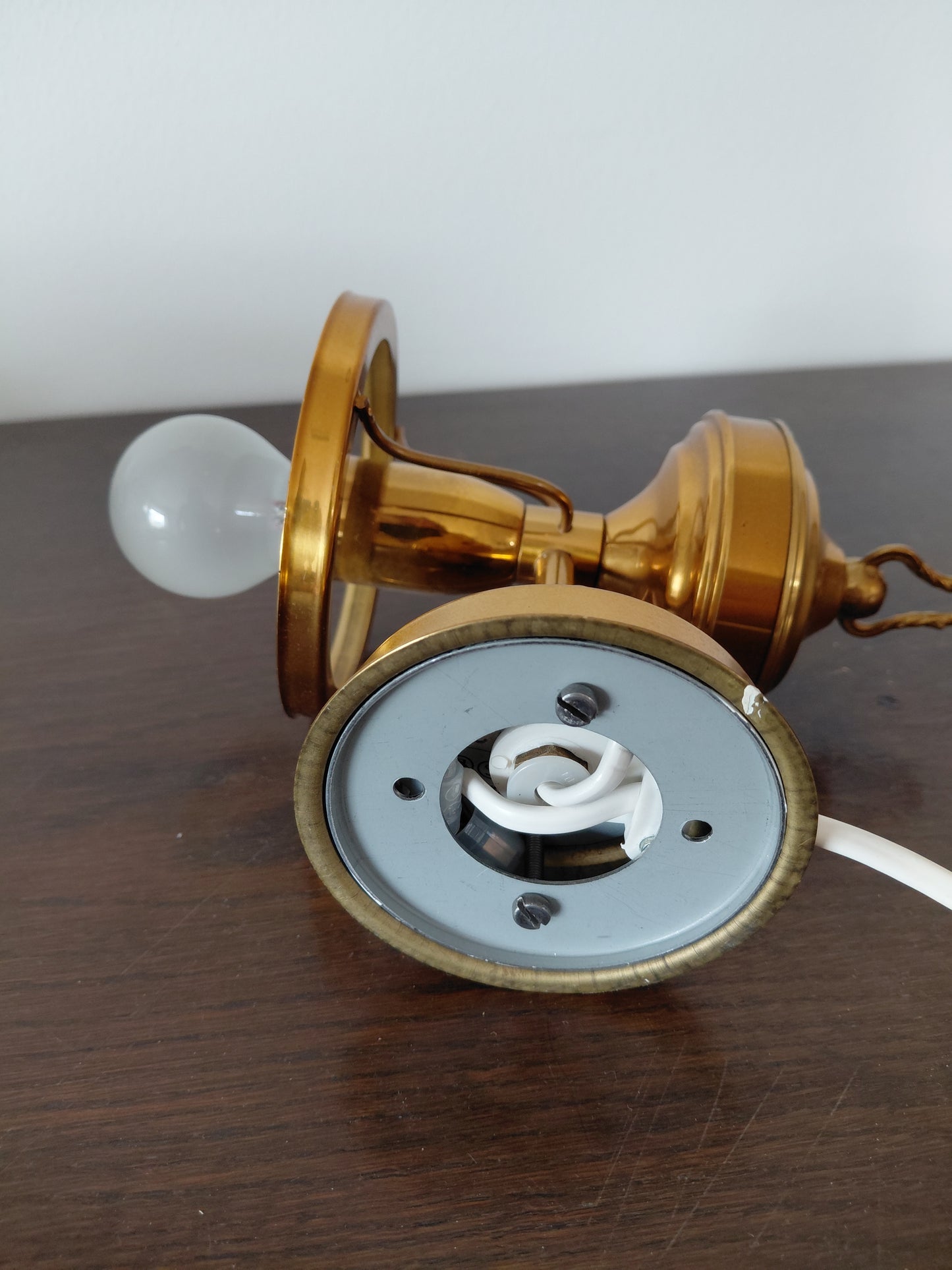 Vintage vegglampi úr messing með gler blómaskermi (1970-1985), vintage
