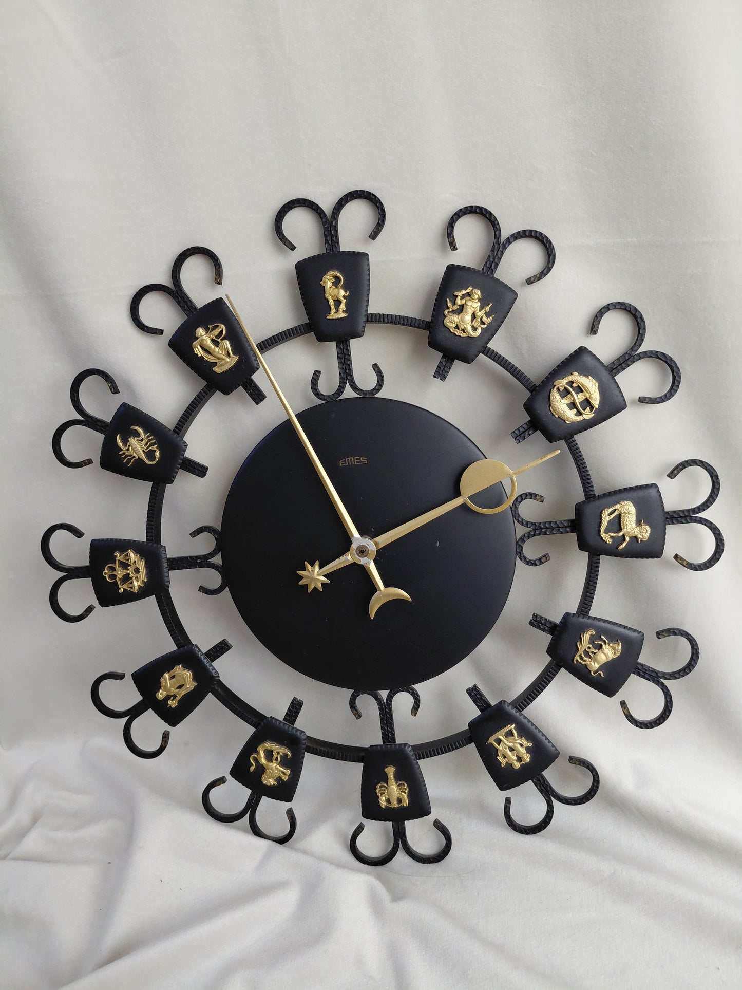 Vintage Zodiac veggklukka (1960s), Emes