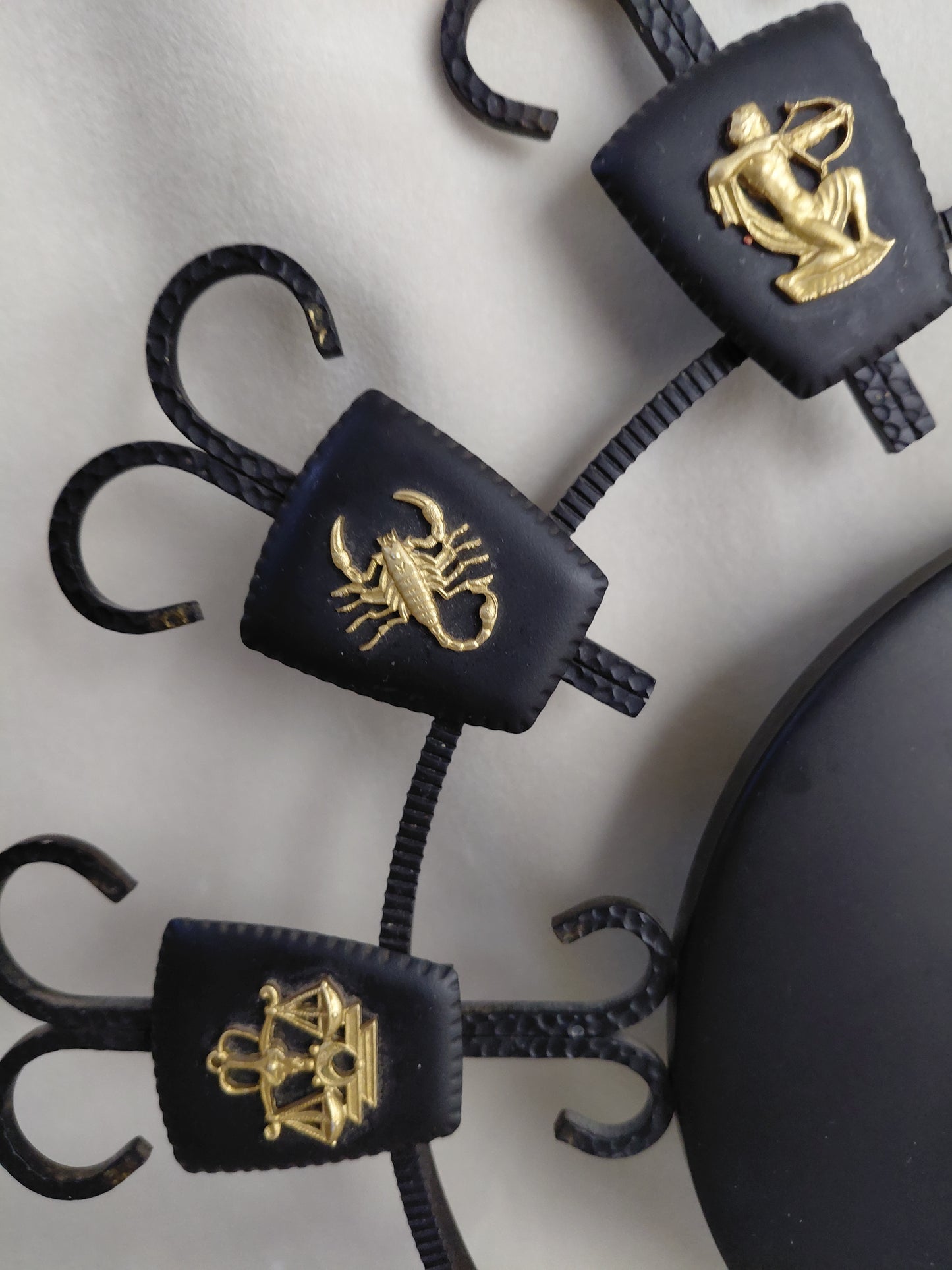 Vintage Zodiac veggklukka (1960s), Emes