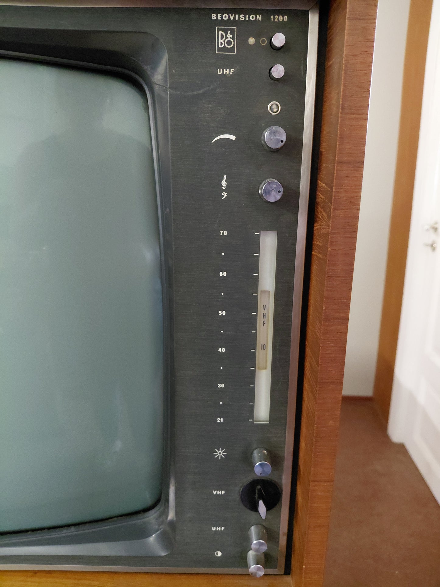 Vintage svarthvítt sjónvarp í tekk ramma Beovision 1200 (1967), Bang & Olufsen