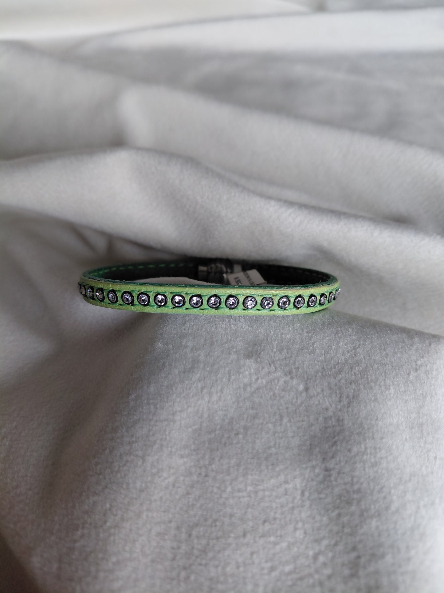 Grænt leður armband með steinum (ónotað), Sif Jakobs