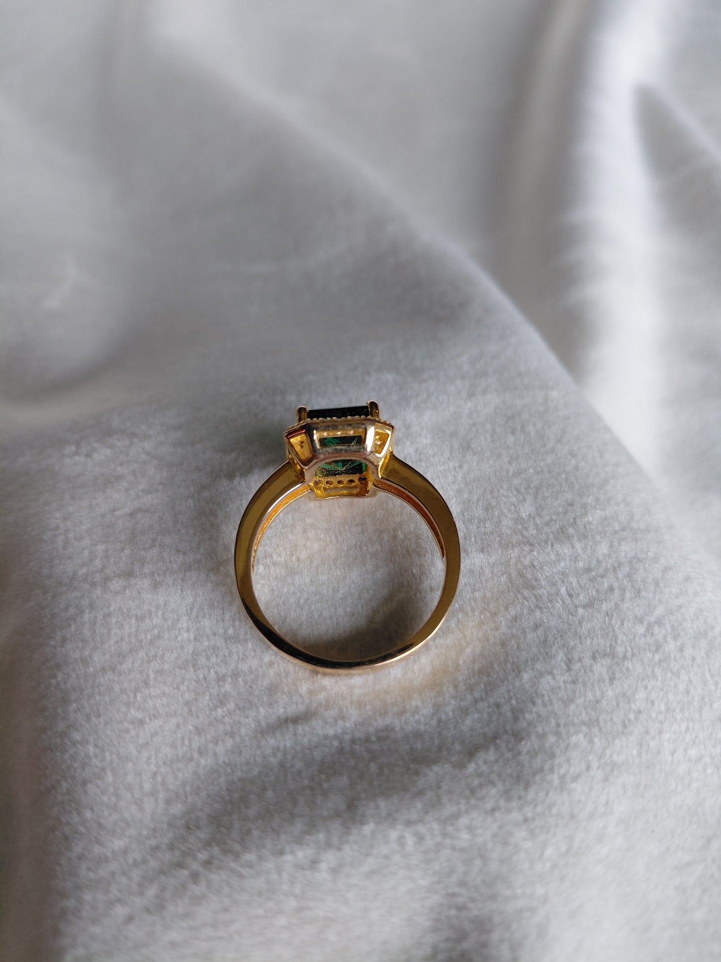 Hringur með stórum stein (ónotaður), Ella Jewlery