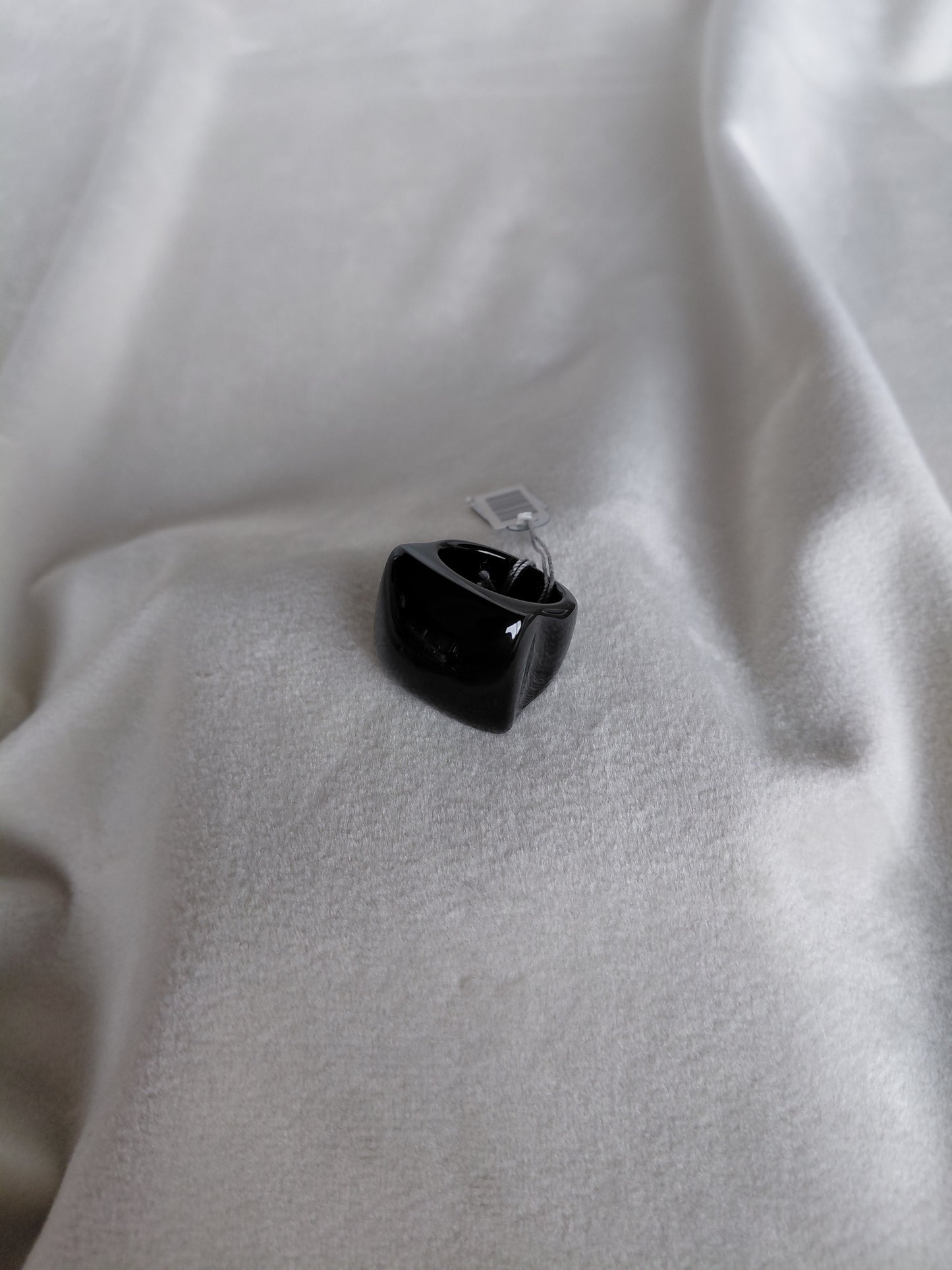 Hringur úr resin með upphækkuðum kodda, einlitur (st. 52), 52, Leonard