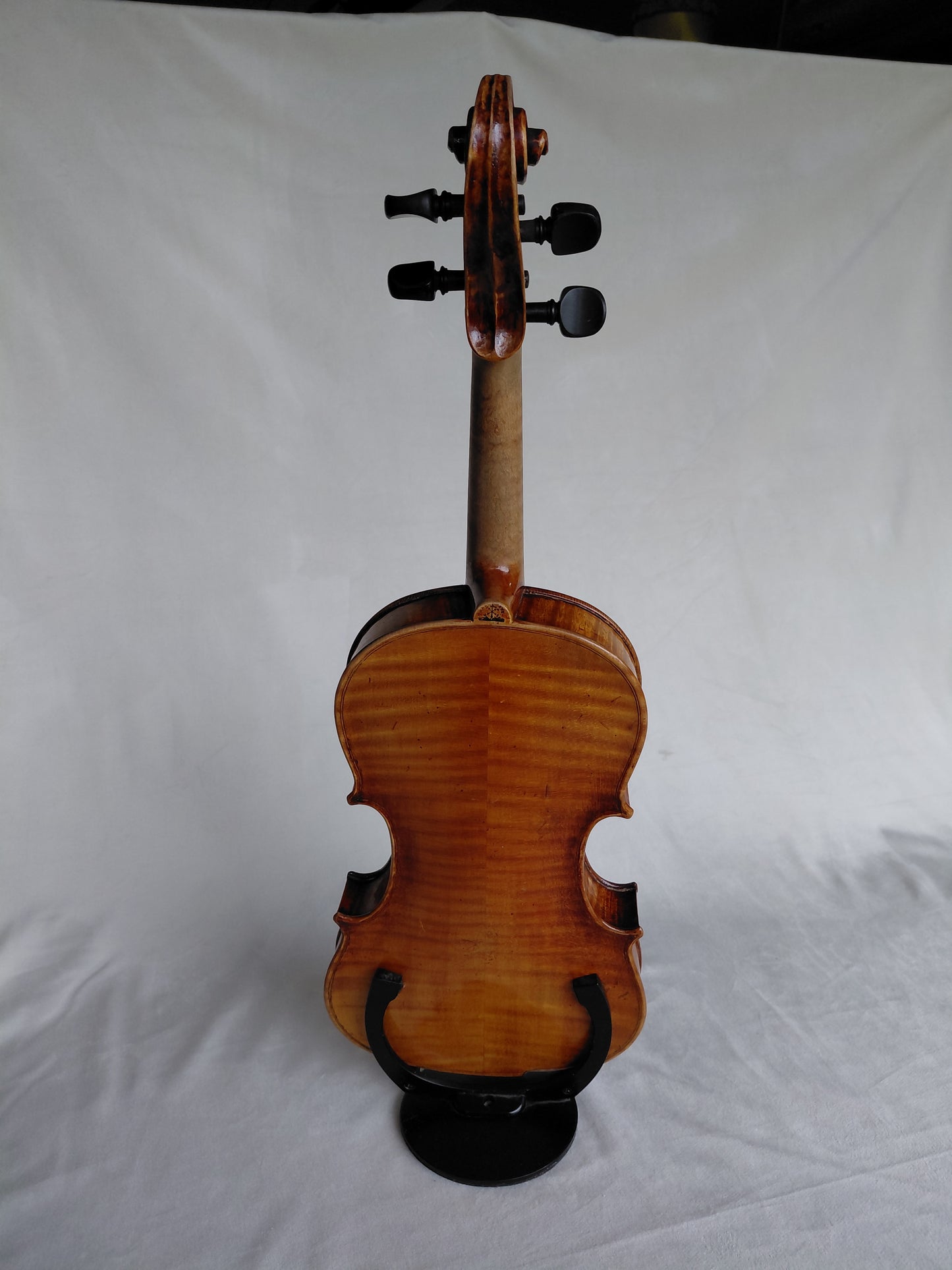 Ensk fiðla (byrjun 20. aldar), Hugo Baille / Unknown maker