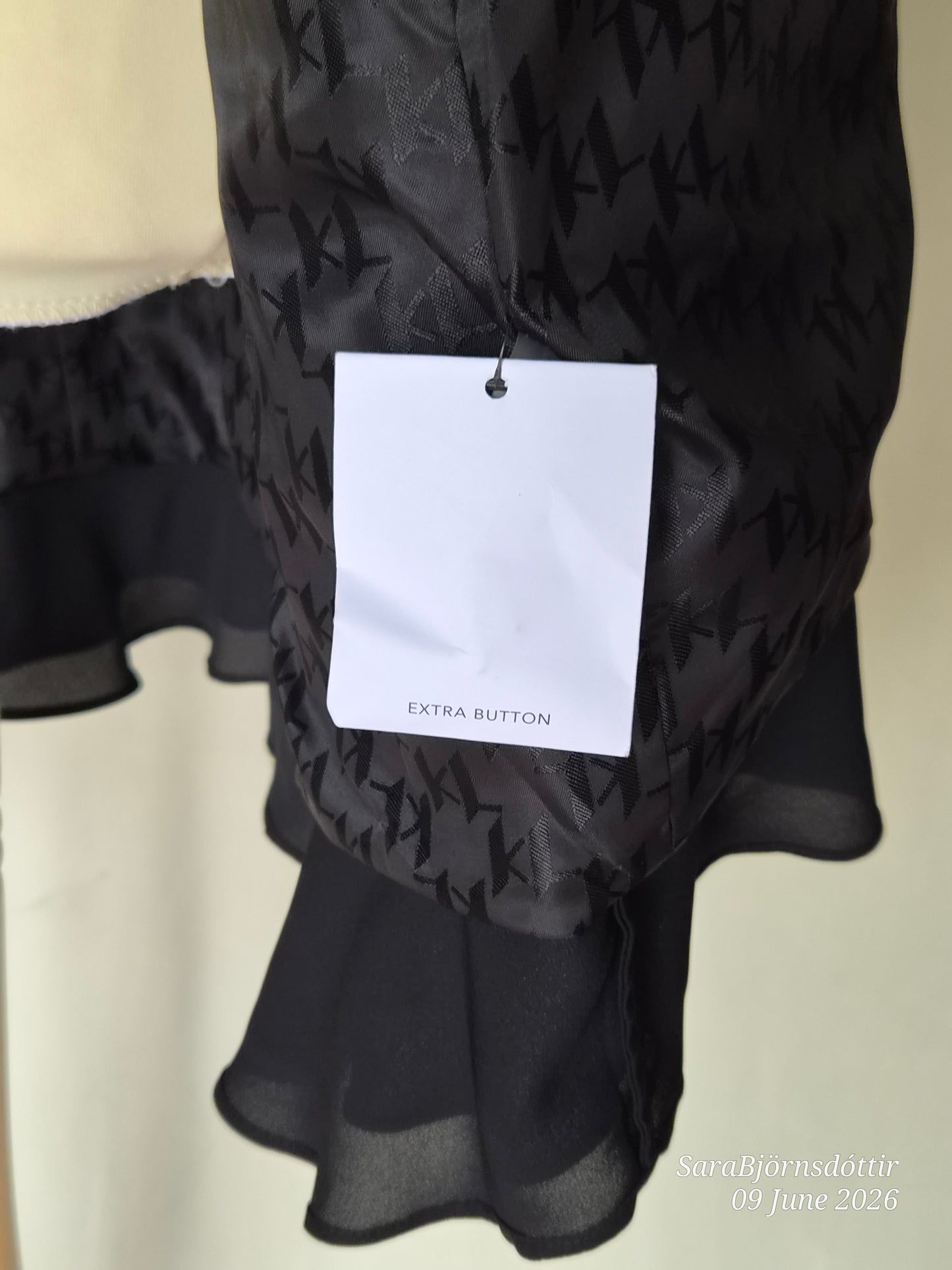 Hnepptur blaser kjóll (2024), EUR 46, Karl Lagerfeld