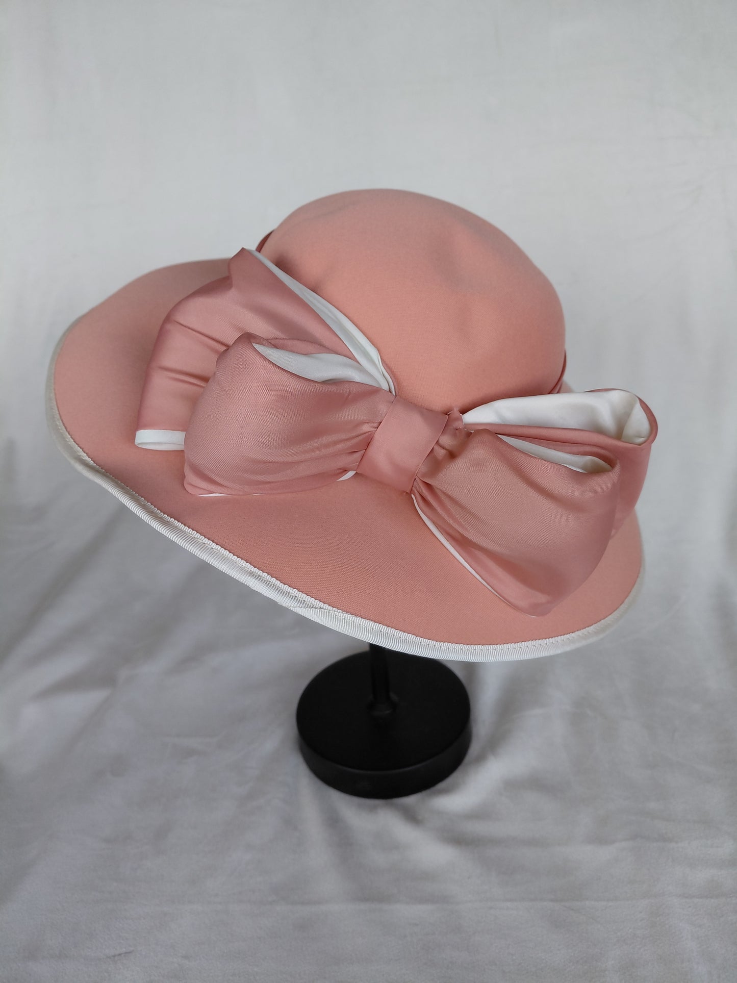 Vintagehattur (1980-1999), Mitzi Lorenz