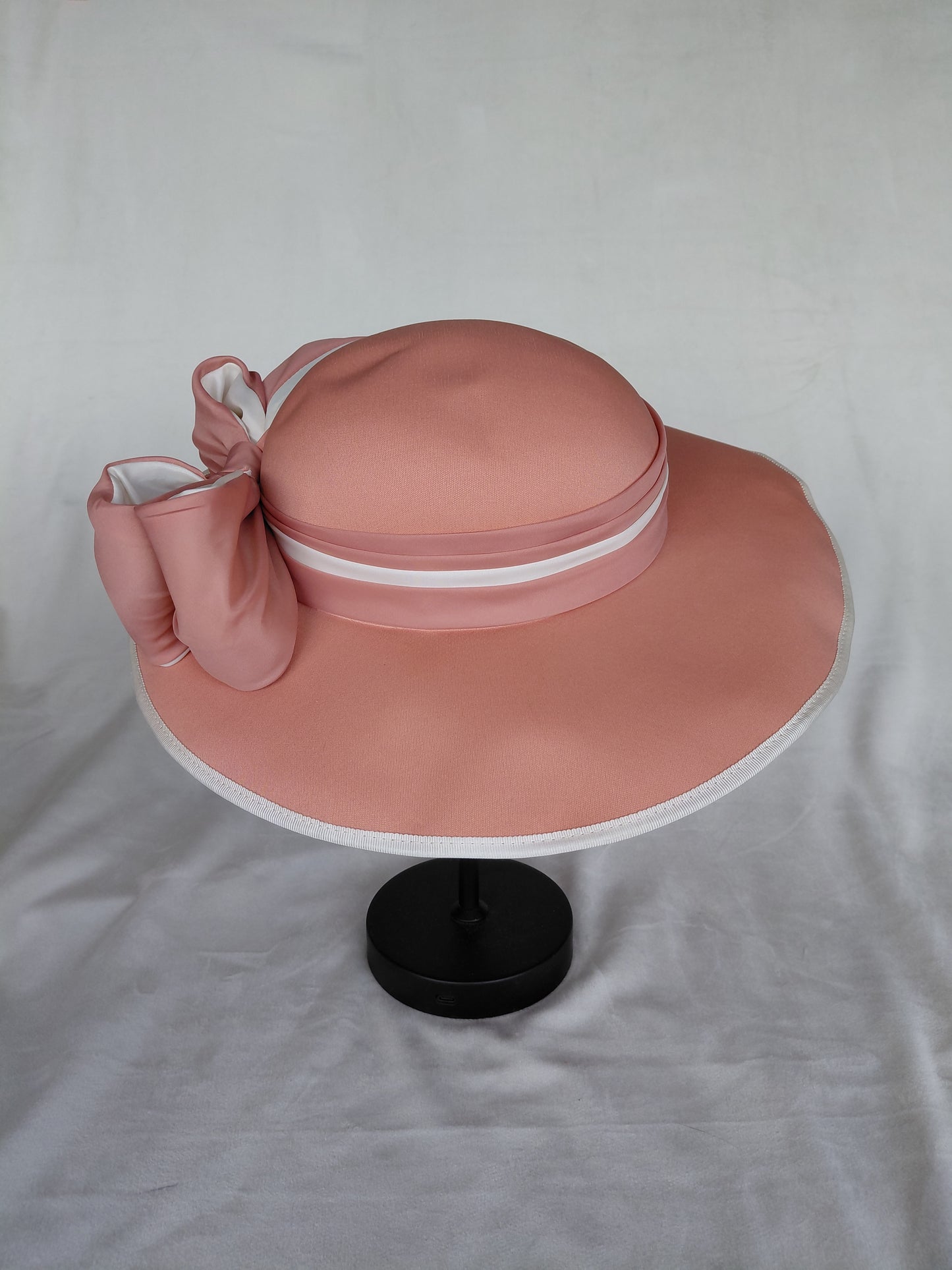 Vintagehattur (1980-1999), Mitzi Lorenz