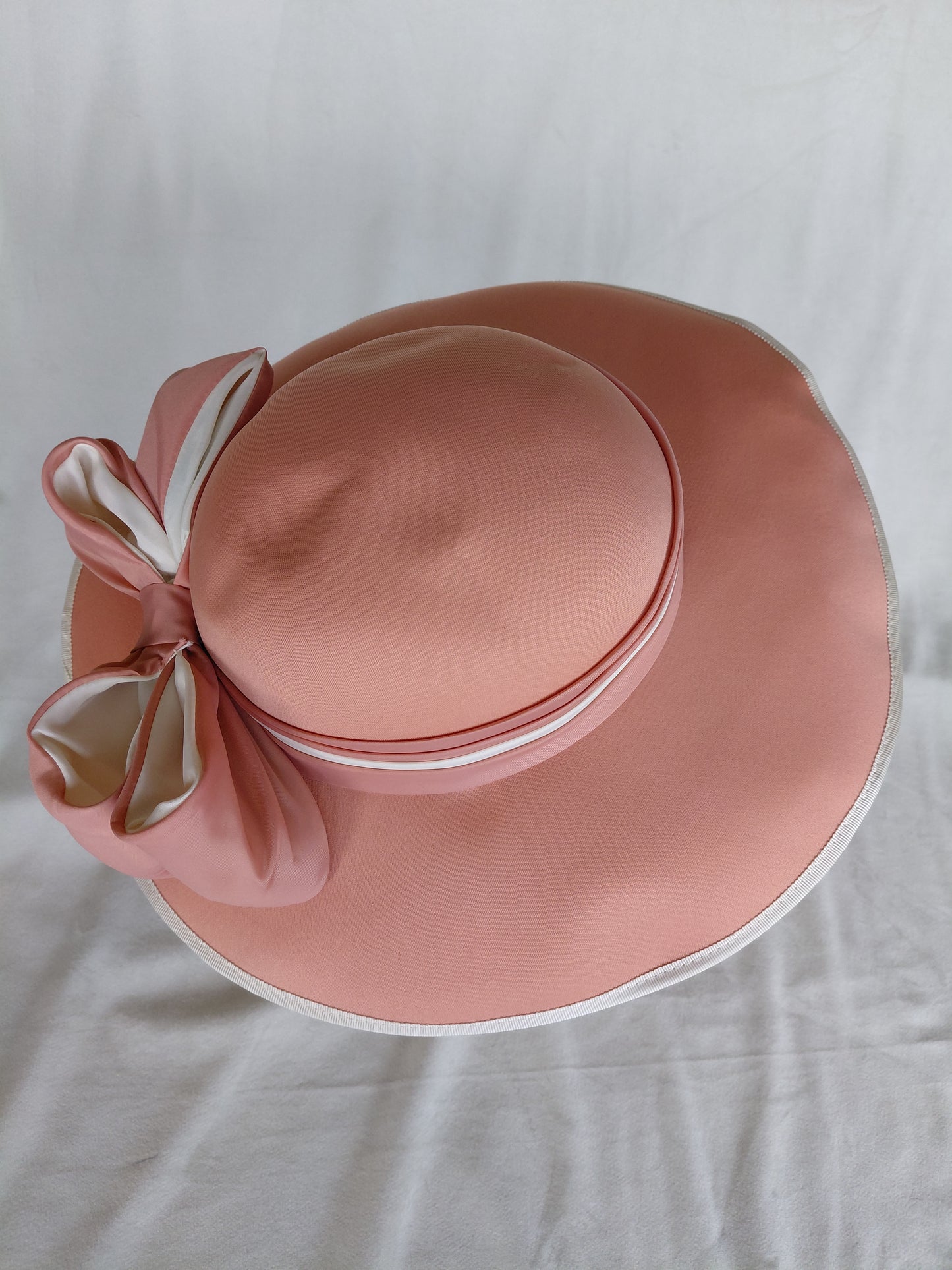 Vintagehattur (1980-1999), Mitzi Lorenz