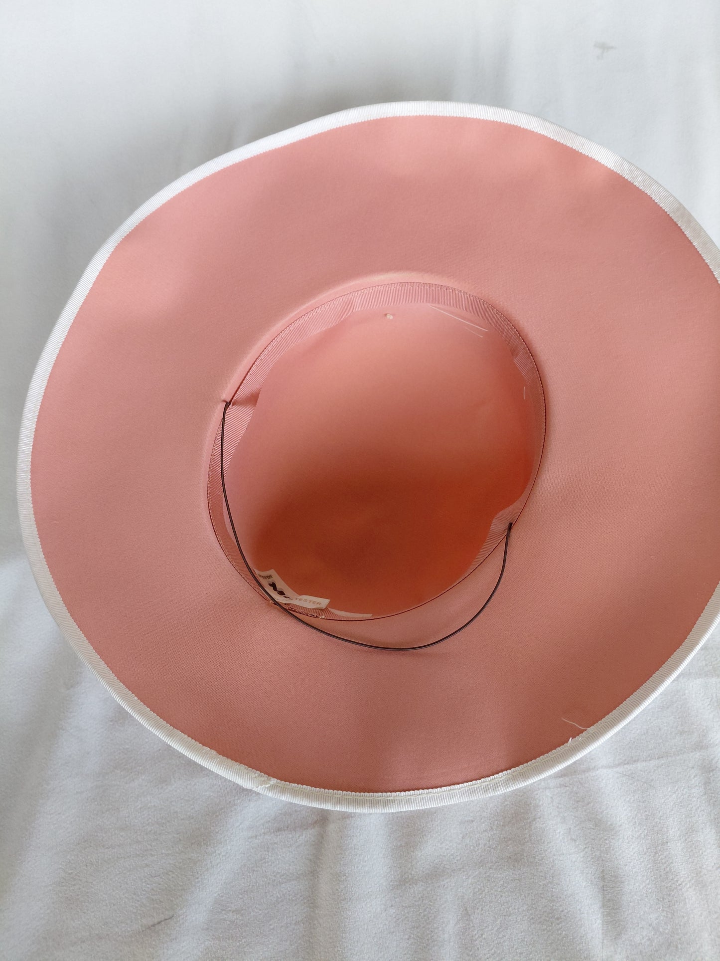 Vintagehattur (1980-1999), Mitzi Lorenz