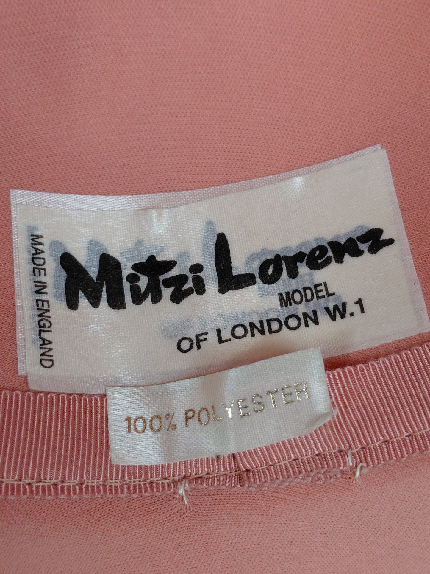 Vintagehattur (1980-1999), Mitzi Lorenz